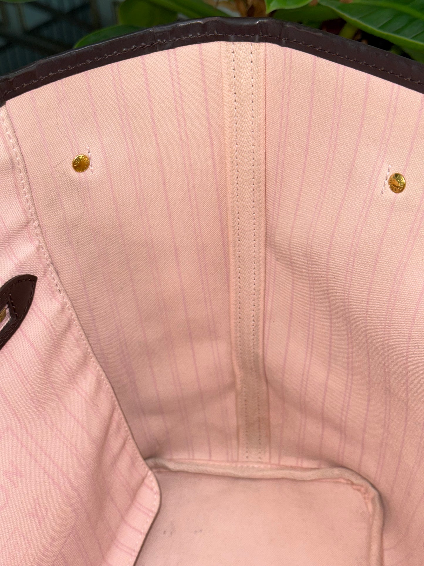 Neverfull MM in Rose Ballerine interior with Dustbag - Microchip