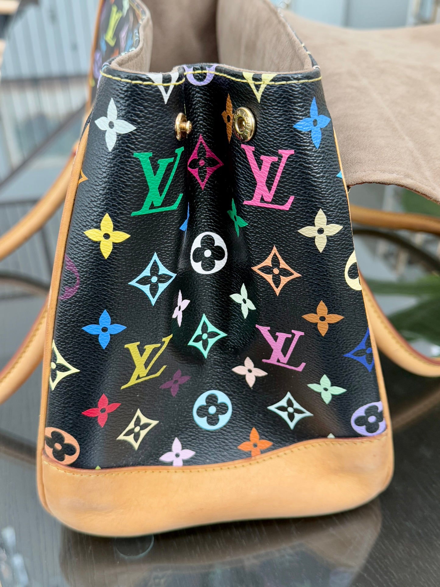 Multicolor Beverly GM with Dustbag 📅 Year: 2000