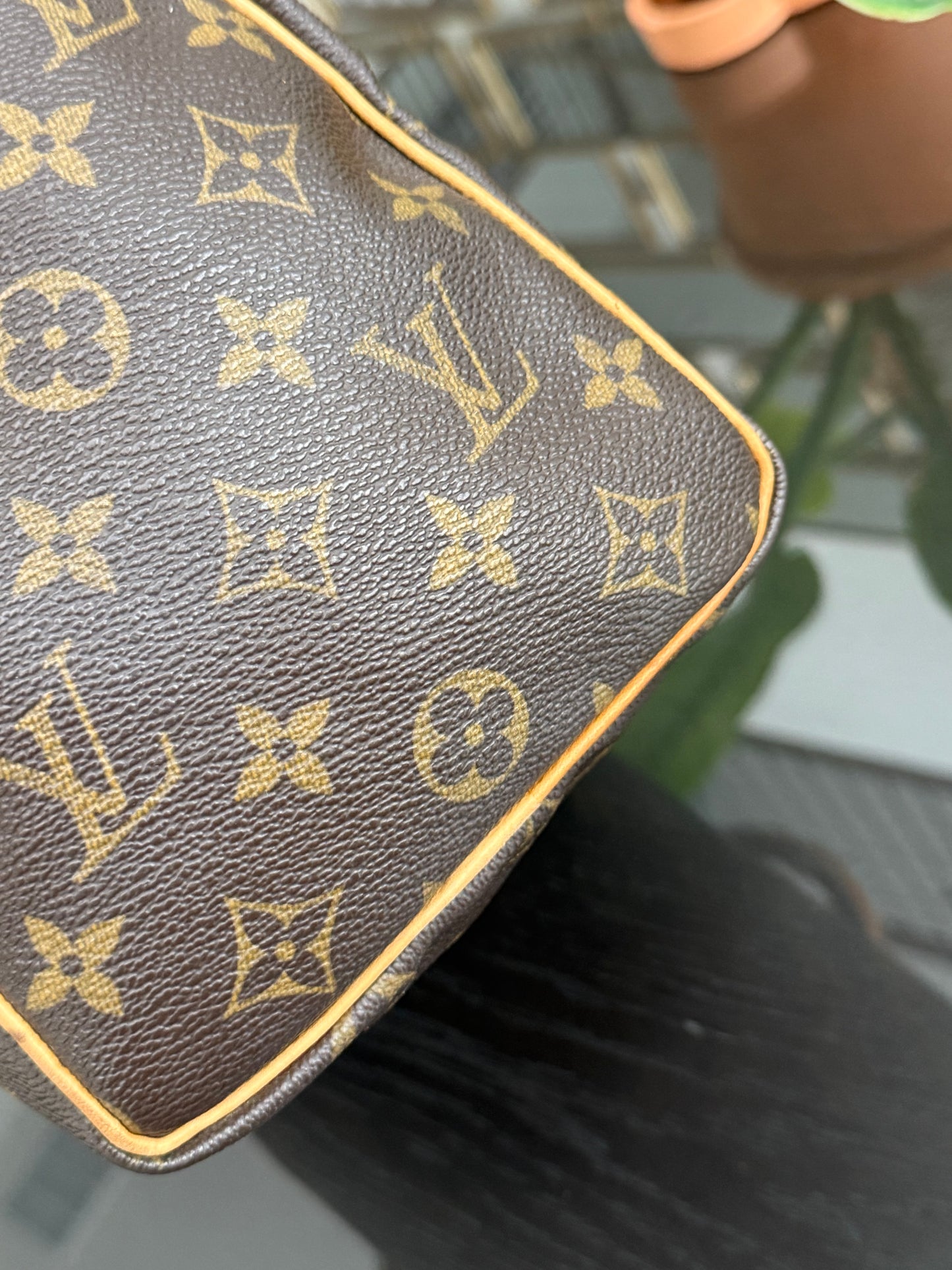 Speedy 25 in Monogram with Lock 🔐 and Key -🗓️ Year: 2005