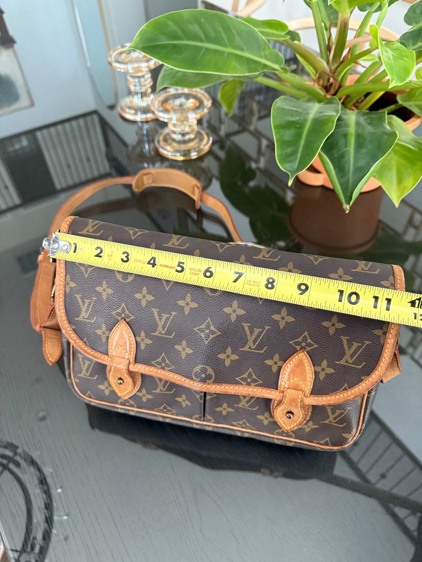 Gibeciere MM Crossbody Messenger -
📅 Year: 1991
