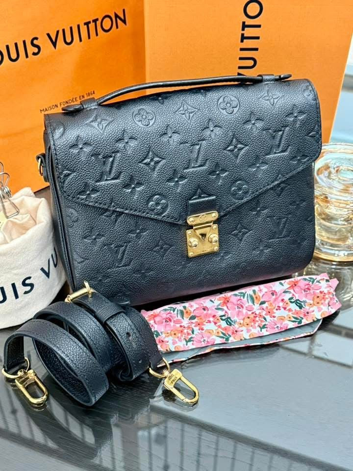 Pochette Metis Emptiente Noir with Box, Dustbag, Insert Organizer, Box and Paper bag -Microchip & Authenticed