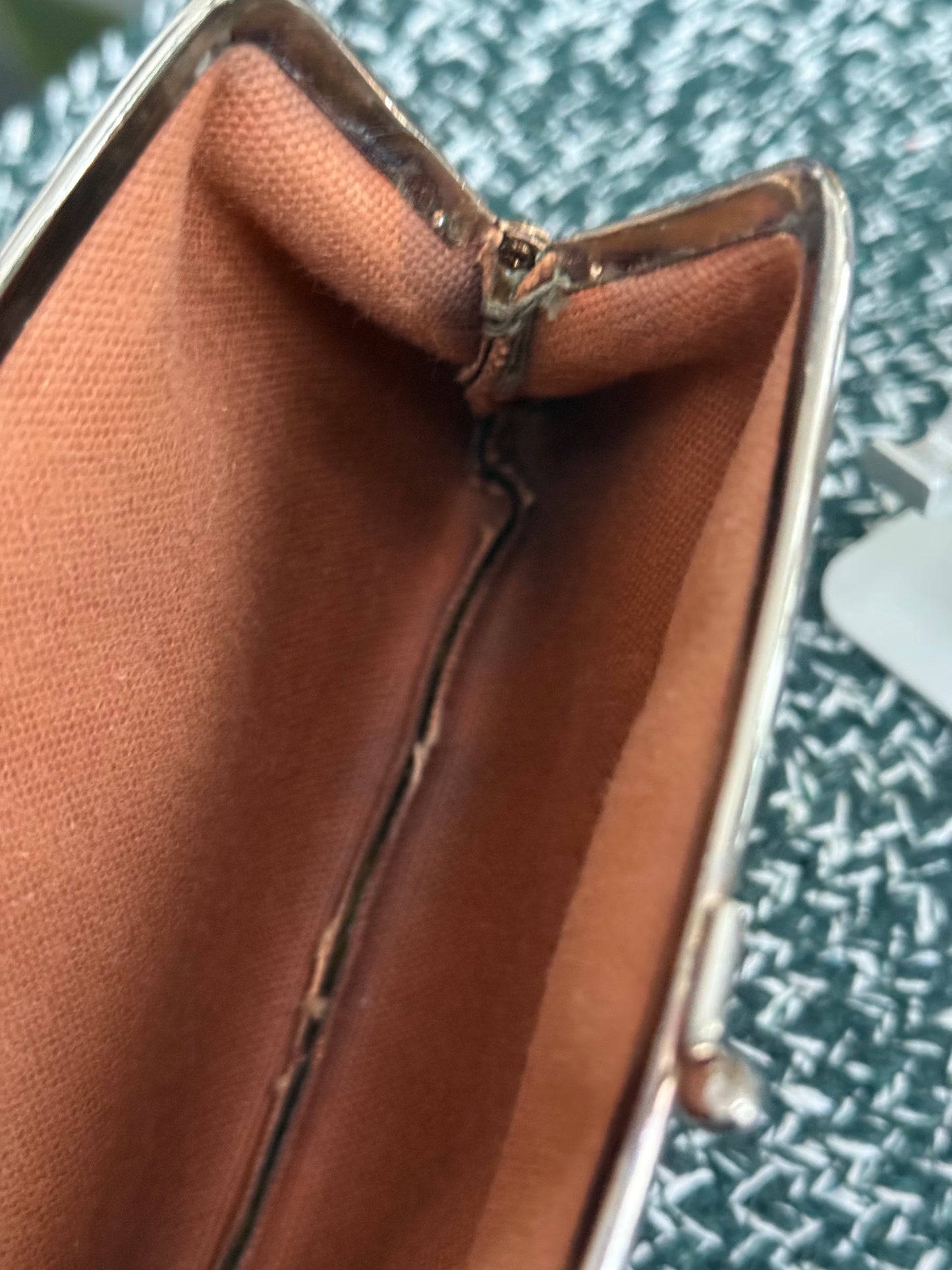 Vintage Monogram Kisslock Pouch🗓️