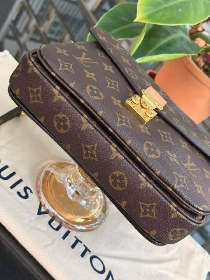 Pochette Metis in Monogram with Box, Dustbag and Paper bag 🗓️ Year 2020