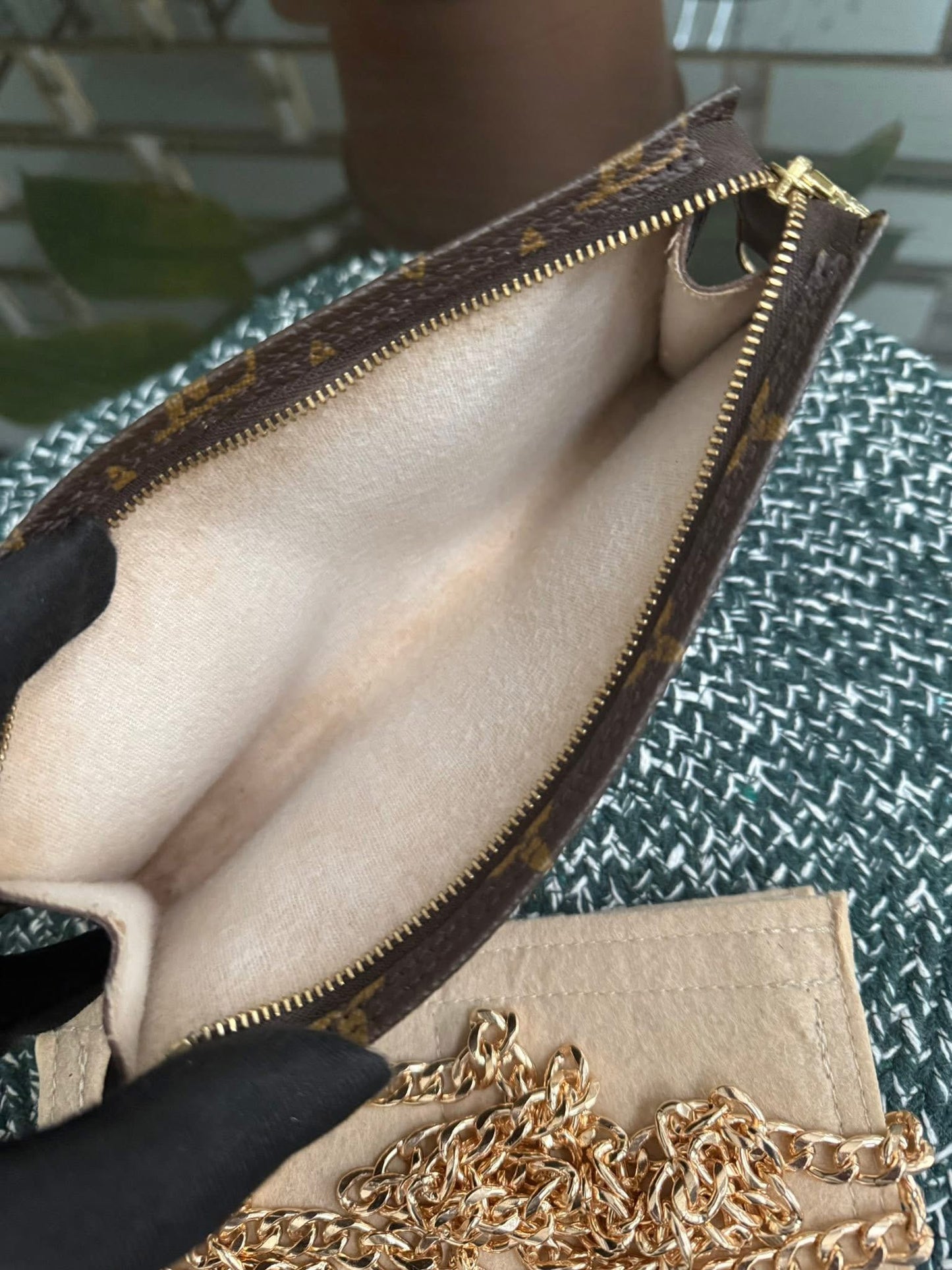 Bucket Pouch GM with insert and Non branded Chain Crossbody 🌸🌺
