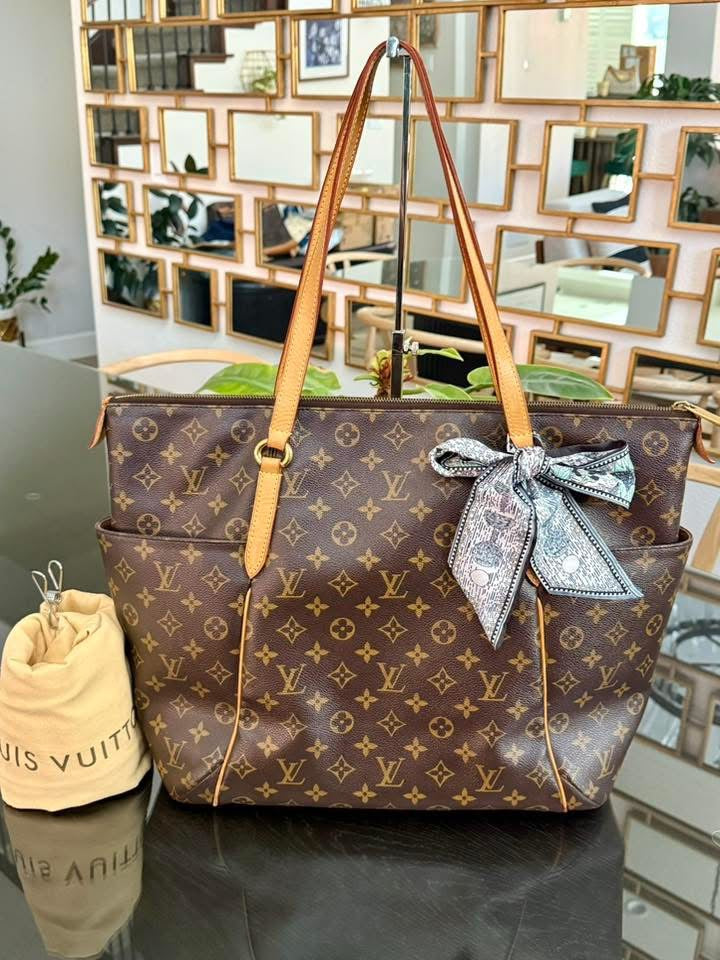 Totally GM in Monogram with Dustbag and Non branded Twilly 📅 Year: 2015