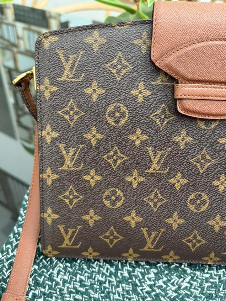 Courcelles Shoulder/ Crossbody bag 📅 Year: 1997