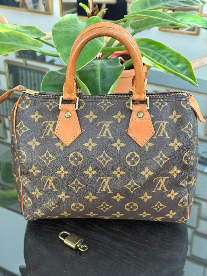 Speedy 25 in Monogram with Lock 🔐 and Key -🗓️ Year: 1994