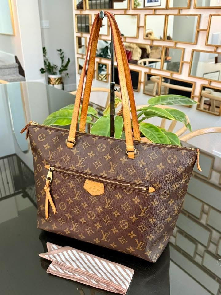 Monogram Lena MM Tote with Non branded Twilly 🗓️ Year: 2016