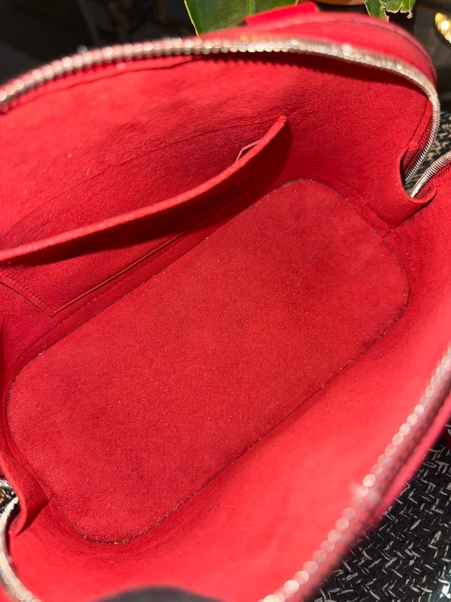 Alma BB in Epi Red with Clochette, Lock 🔐 keys, Original Strap, Dustbag and Insert Organizer 🗓️ Year: 2012