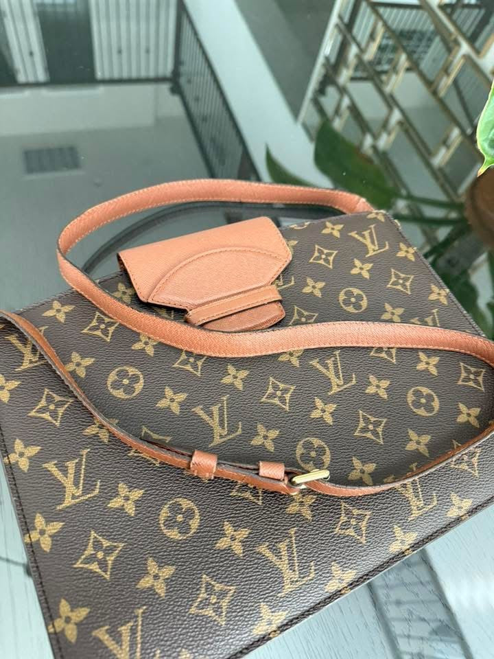Courcelles Shoulder/ Crossbody bag 📅 Year: 1997