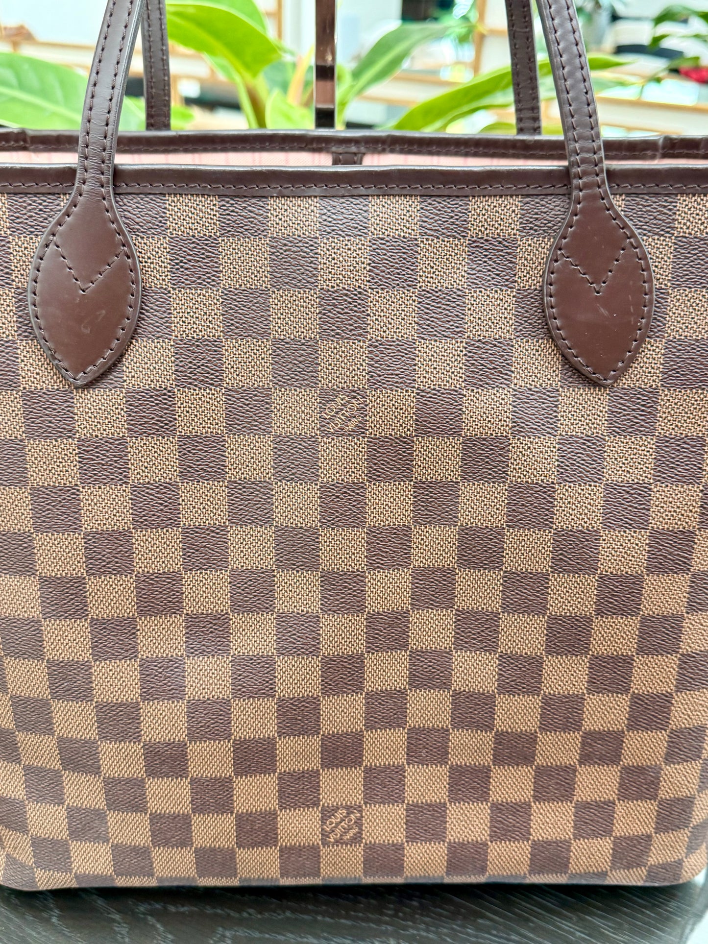 Neverfull MM in Rose Ballerine interior with Dustbag - Microchip