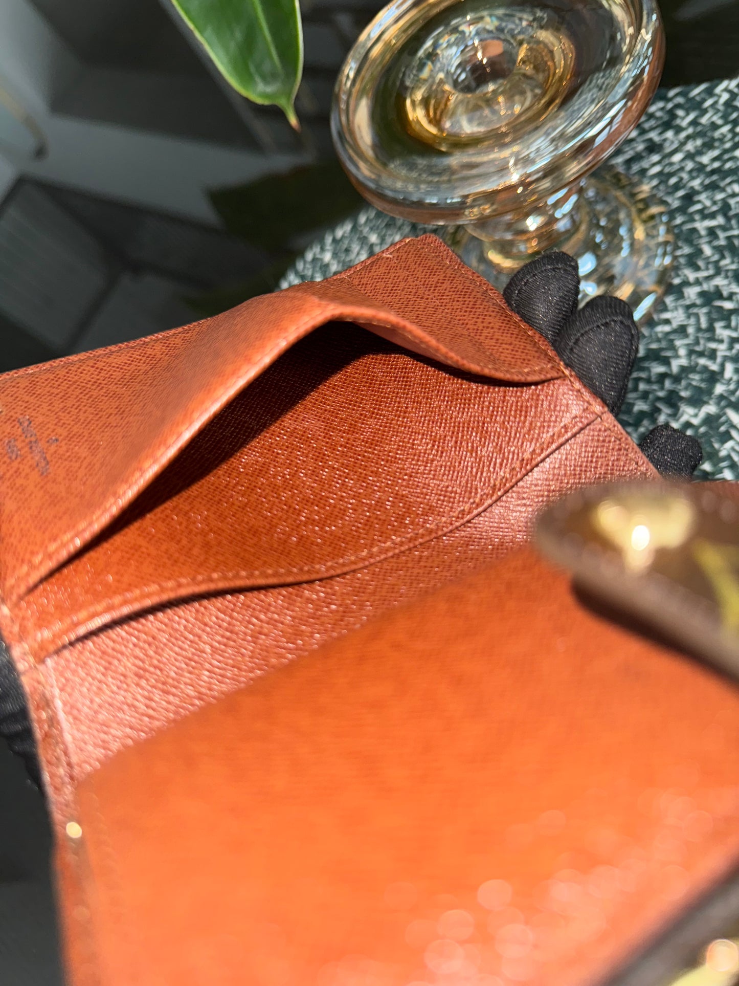 Kisslock Wallet in Monogram 🗓️ Year: 2001