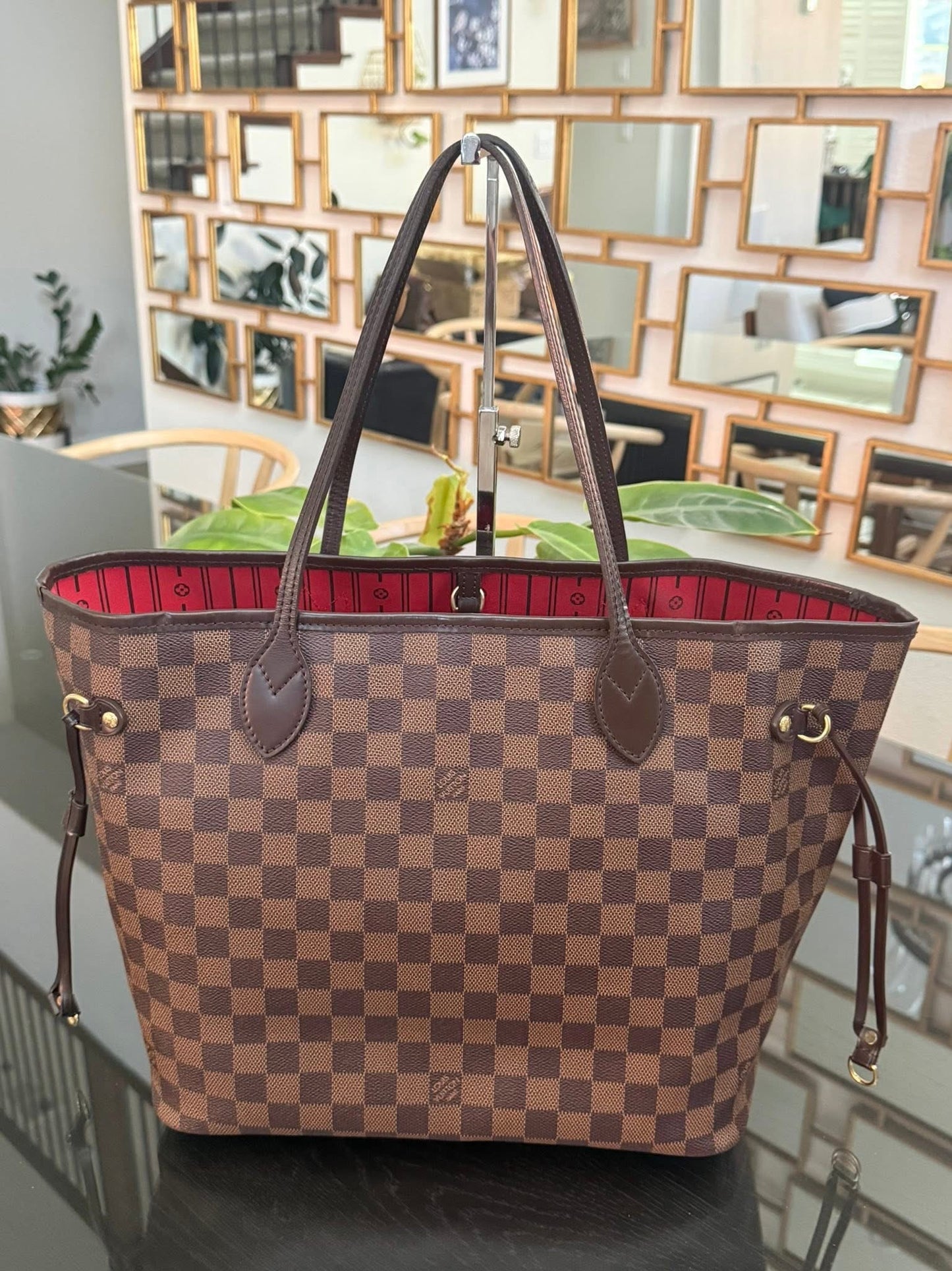 Neverfull MM in DE with Pouch comes with Dustbag and Non branded Twilly 🌺 📅 Year: 2015