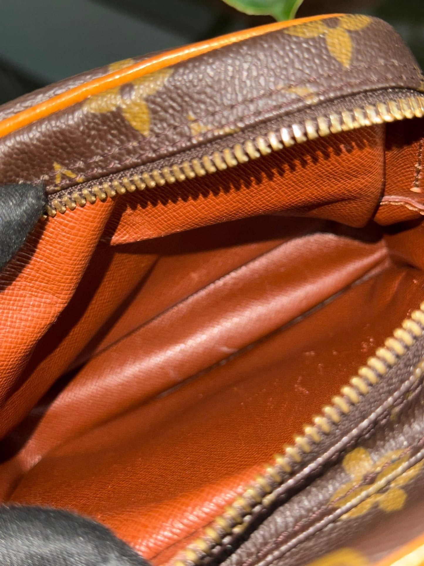 Amazon PM Crossbody 🗓️ Year: 2000