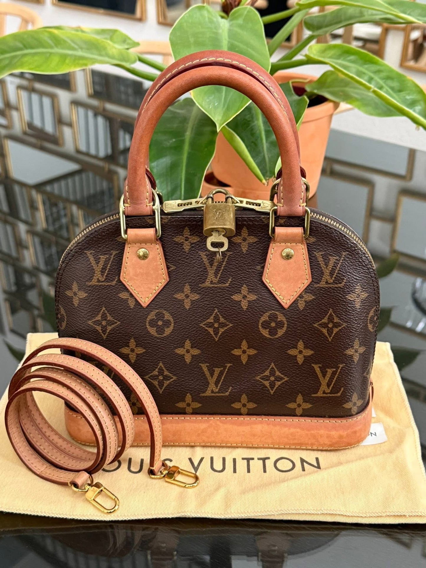 Alma BB in Monogram with Lock 🔐 key, Original Strap, Insert Organizer, Box,Dustbag and Paper bag 🗓️ Year: 2020