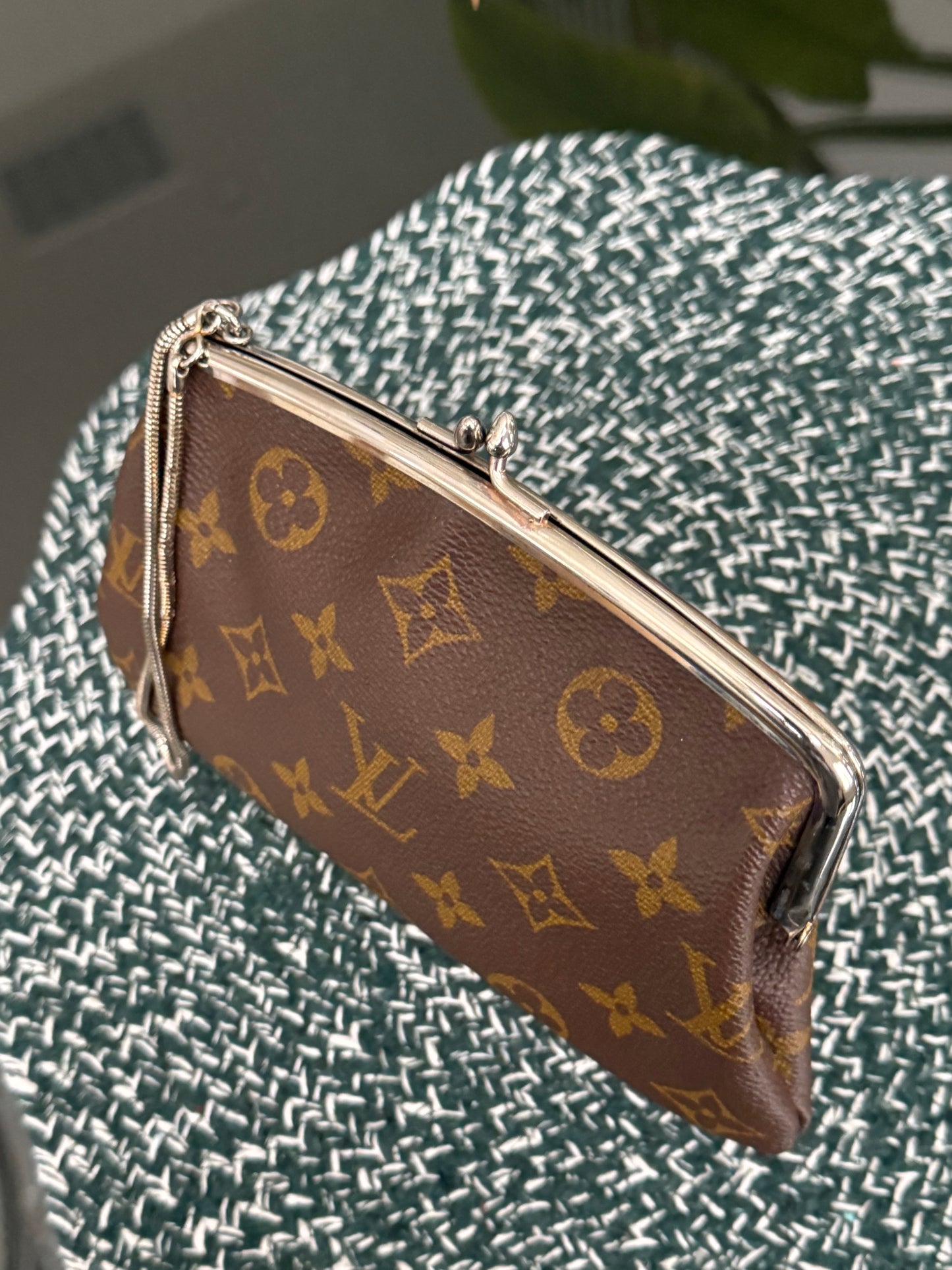 Vintage Monogram Kisslock Pouch🗓️