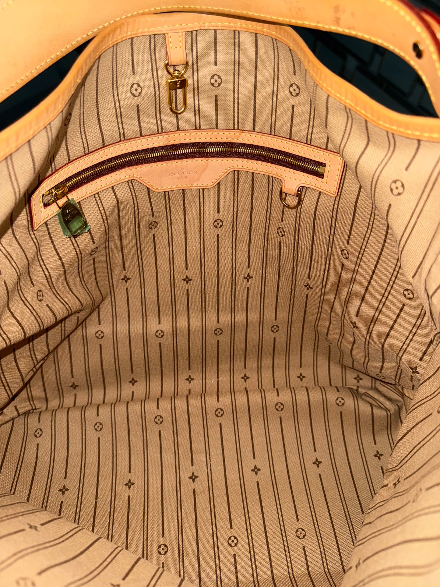 Delightful MM with Dustbag 📅 Year: 2010