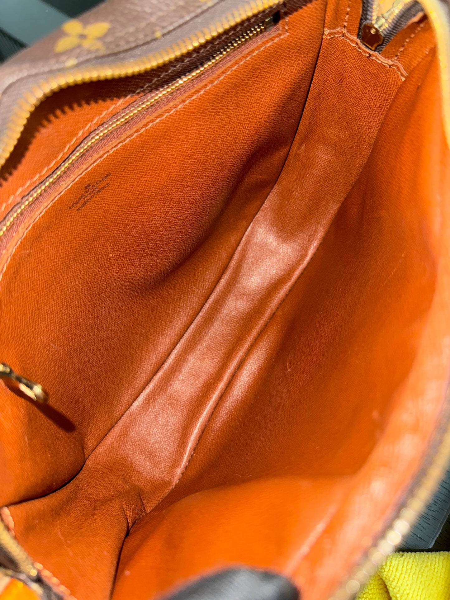 Jeaunefille GM Crossbody 📅 Year: 1987