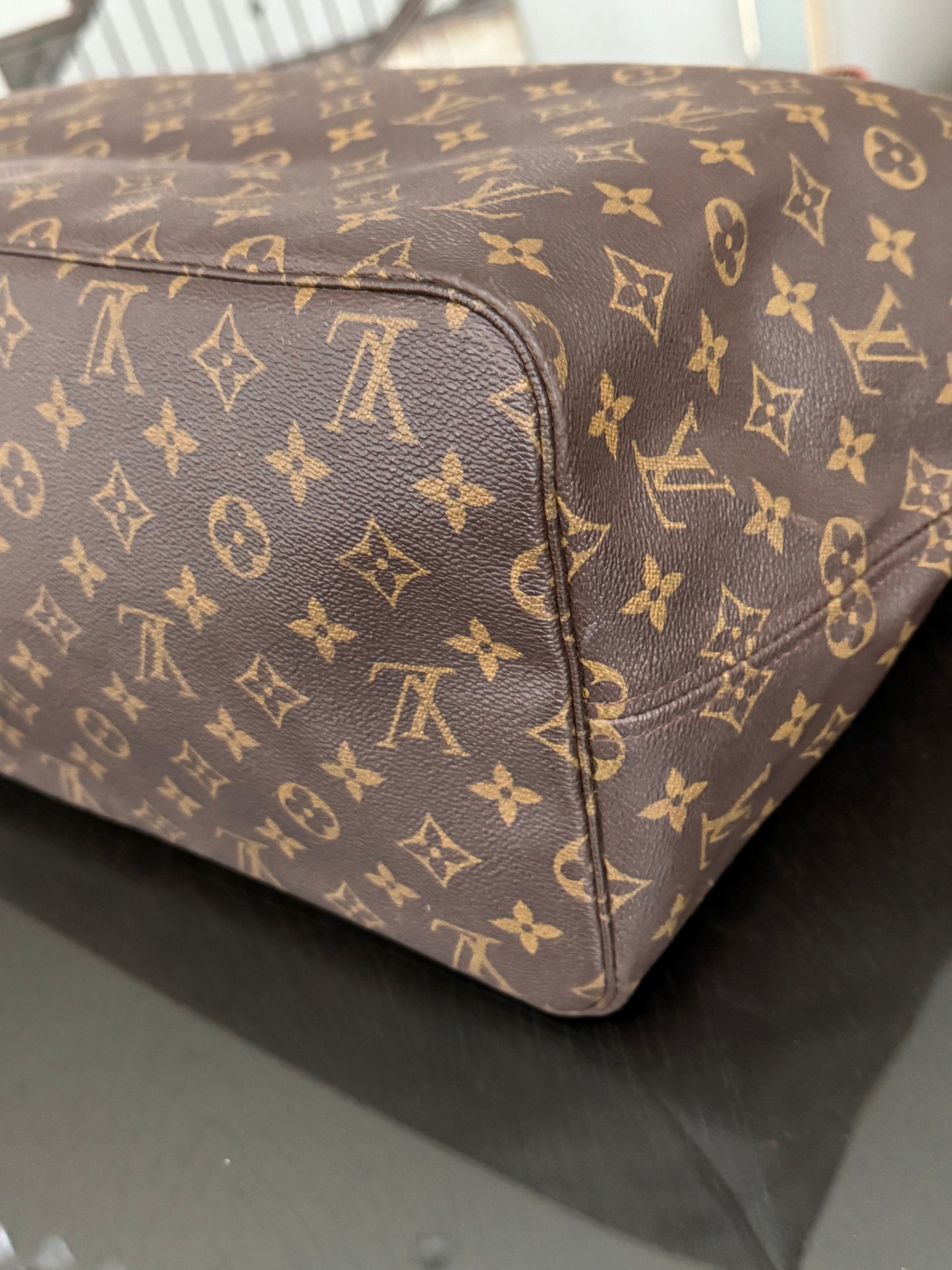 Neverfull GM in Monogram with Dustbag and Insert Organizer 📅 Year: 2007