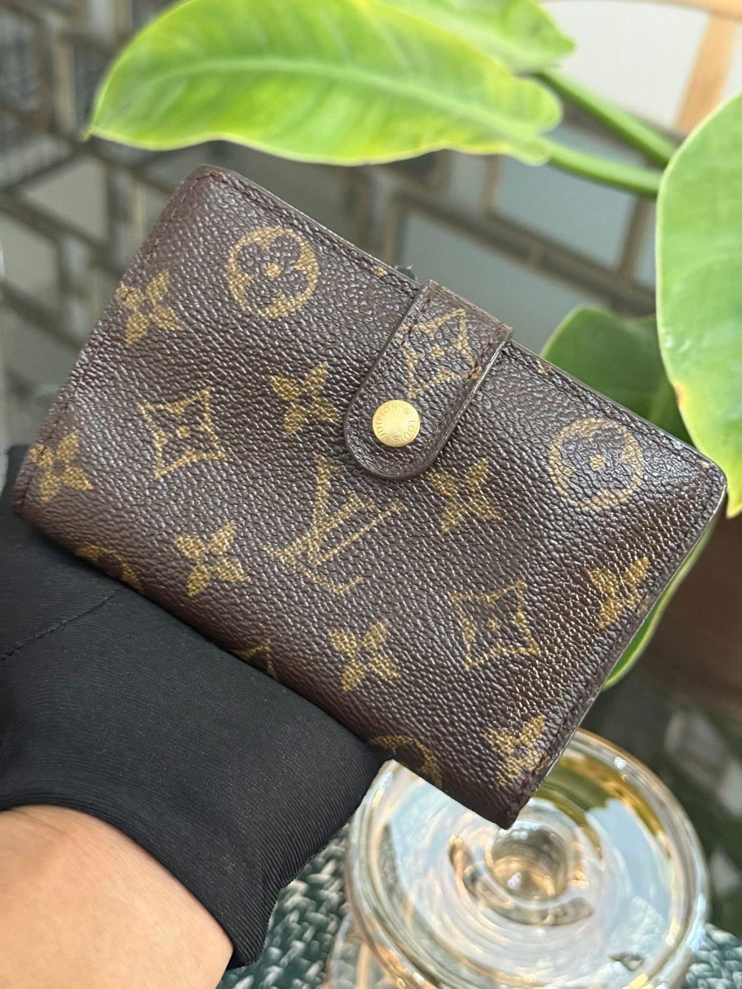 Kisslock Wallet in Monogram 🗓️ Year: 2001