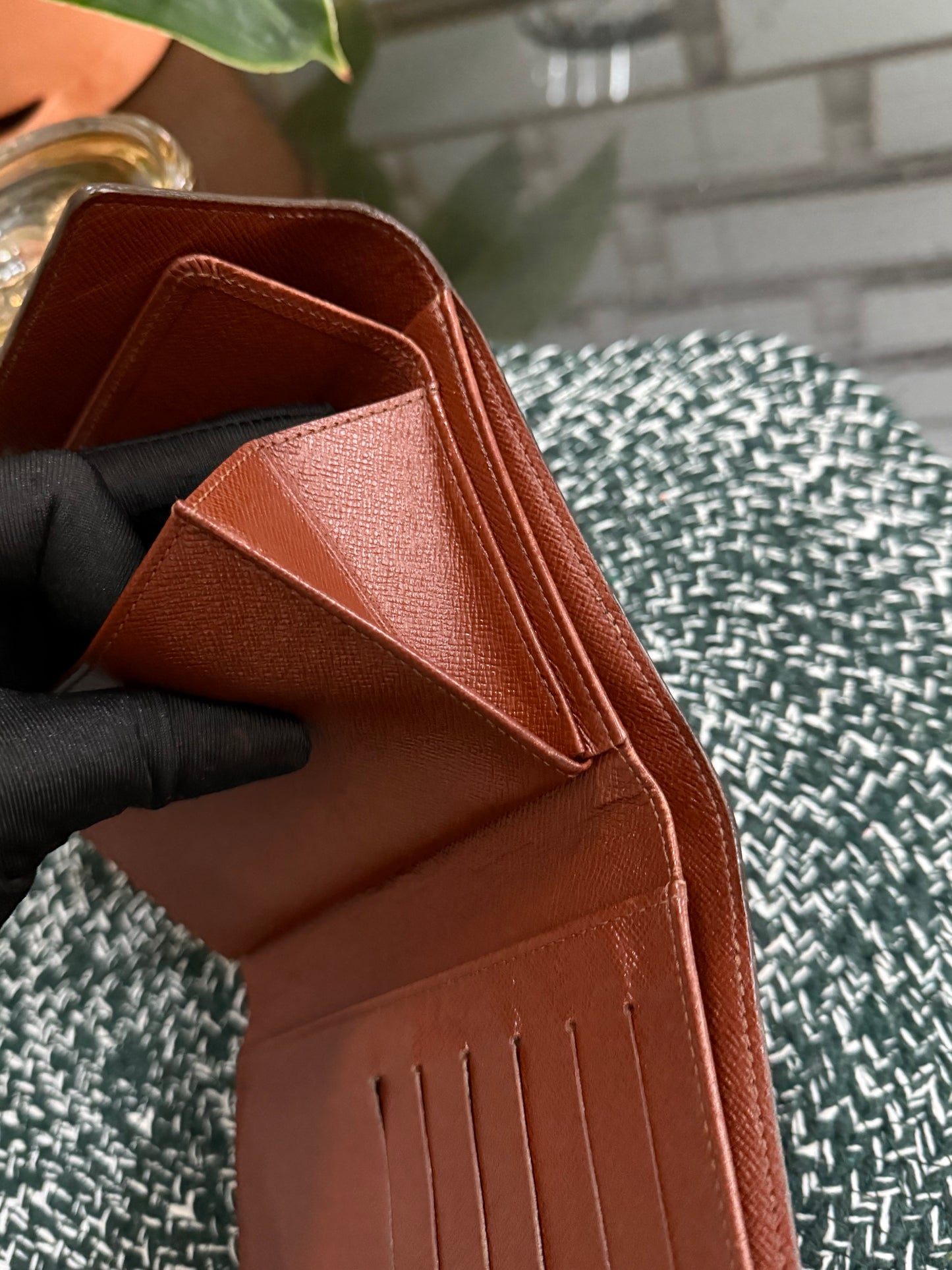 Etui Wallet Passport Holder in Monogram with 6 Cardholders 🗓️ Year: 1999