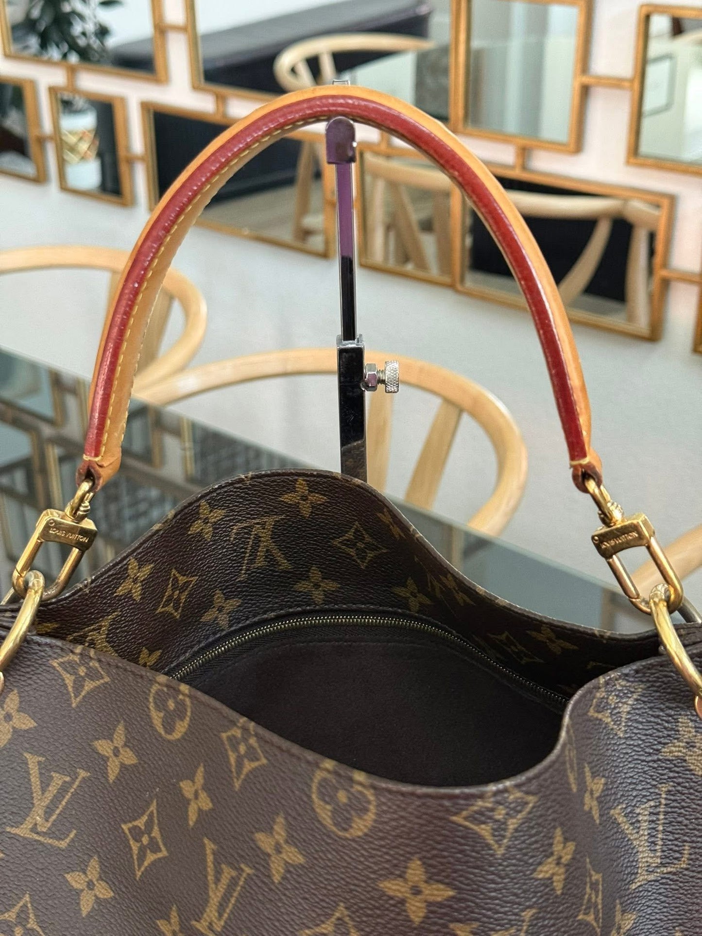 Hobo Metis in Monogram with Original Strap and Dustbag 📅 Year: 2013