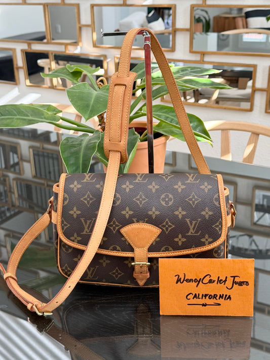 Sologne Crossbody 📅 Year: 2003