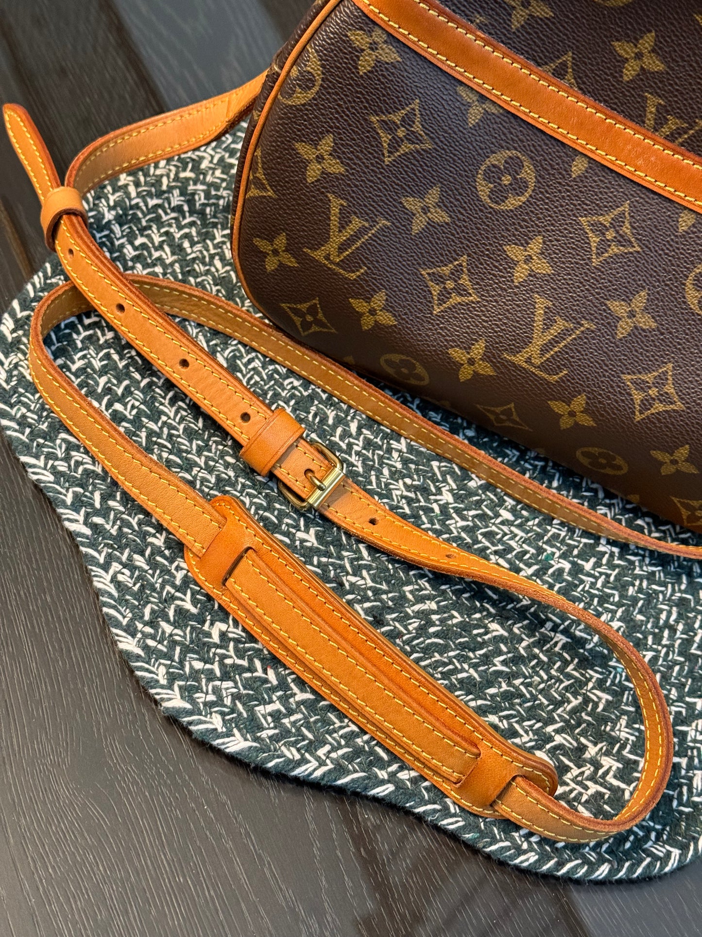 Blois Crossbody -🗓️ Year: 1995