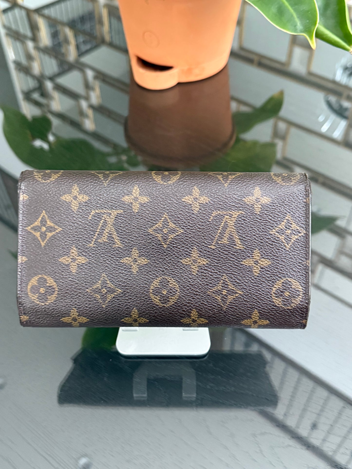 International Wallet with 8 Cardholders 🗓️ Year: 2000