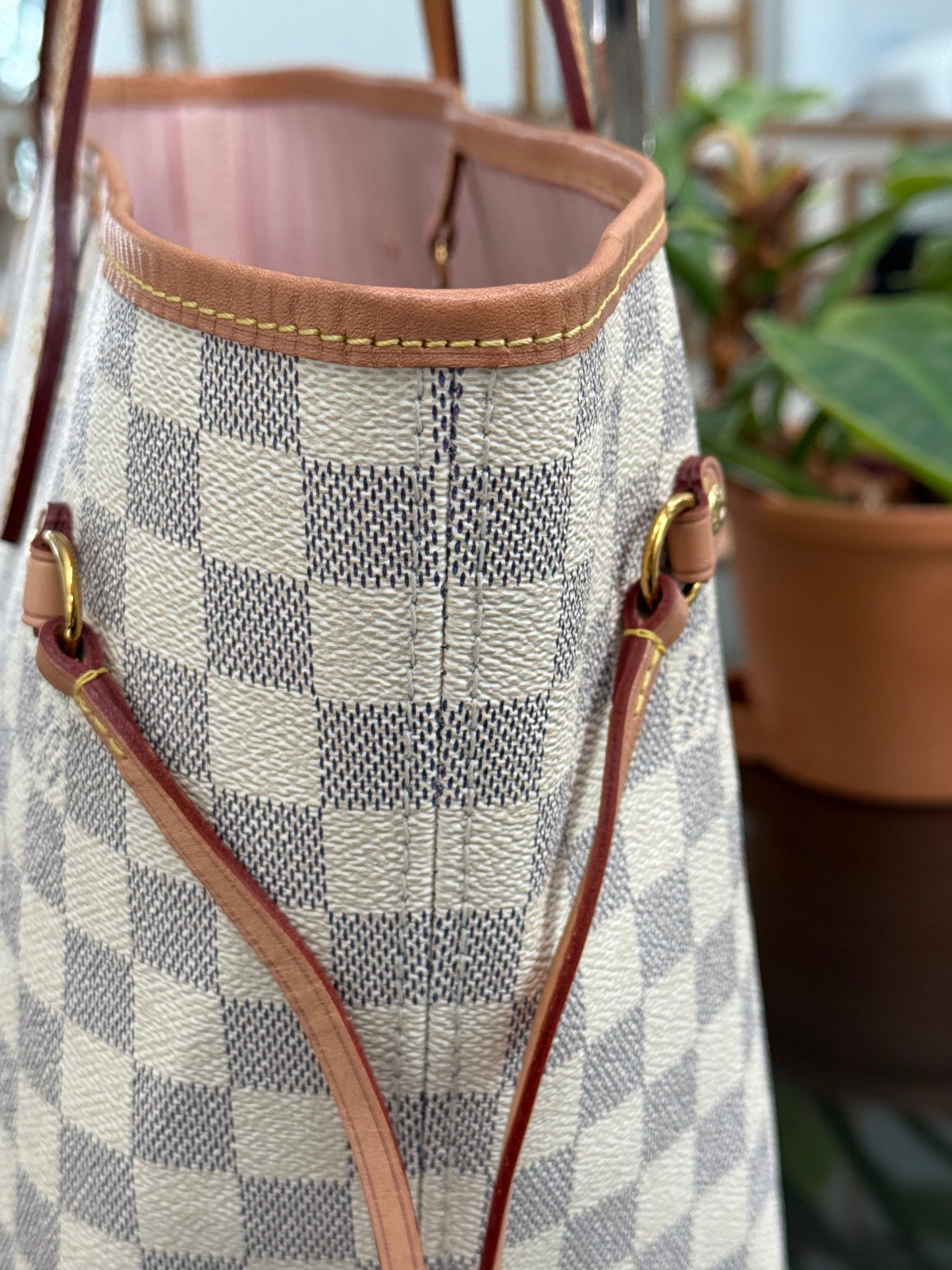 Neverfull MM Azur in Rose Ballerine with Dustbag 📅 Year: 2020