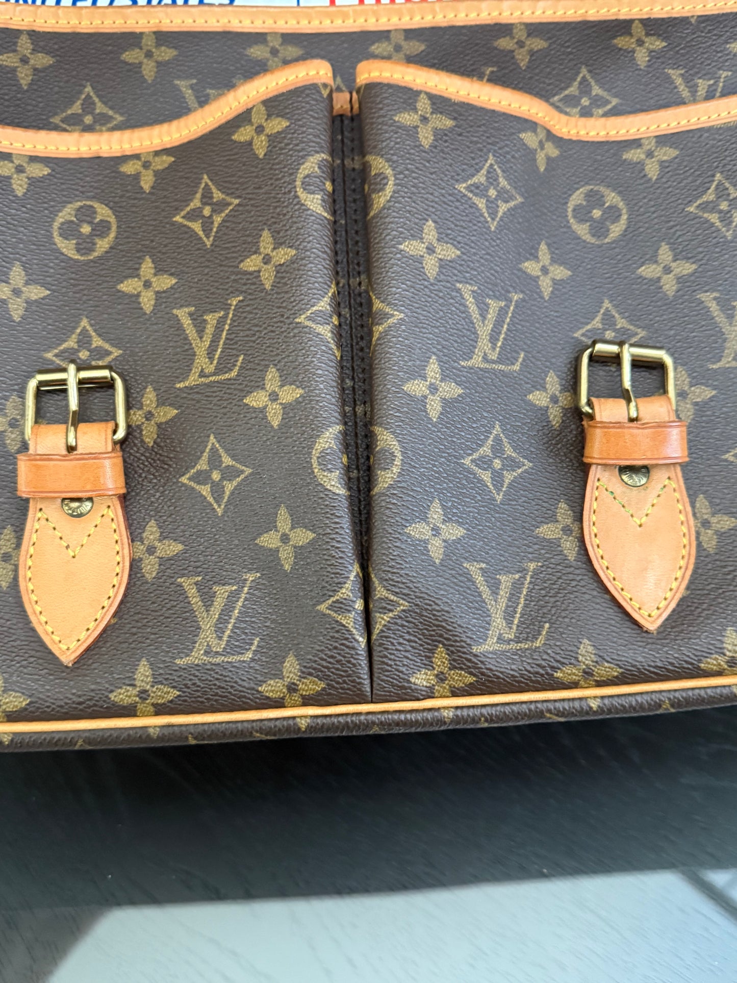 Gibeciere GM Messenger/ Crossbody Bag 📅 Year: 1994