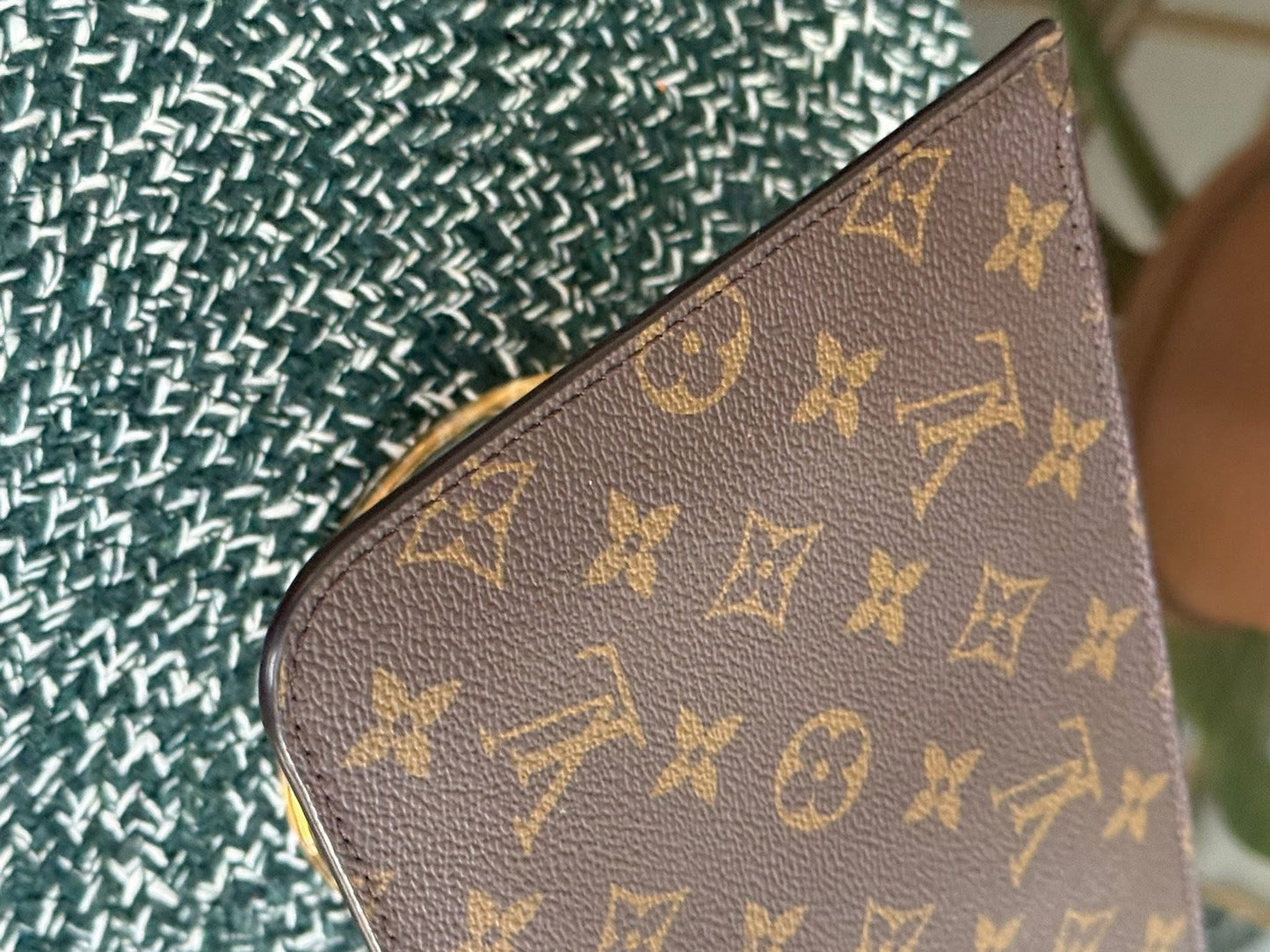 Neverfull MM/GM Pouch with Wriststrap 🗓️ Year: 2021