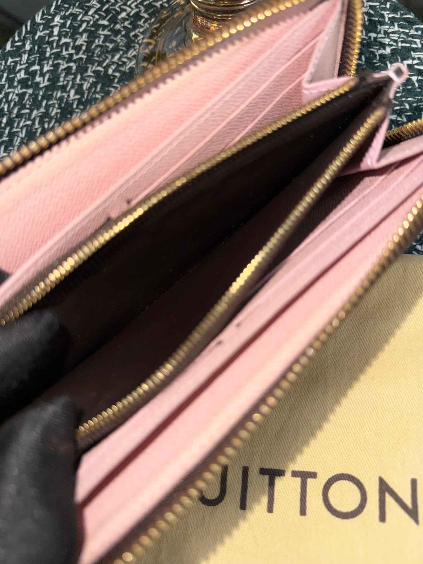 Clemence Wallet DE in Rose Ballerine with Dustbag 🗓️ Year 2018