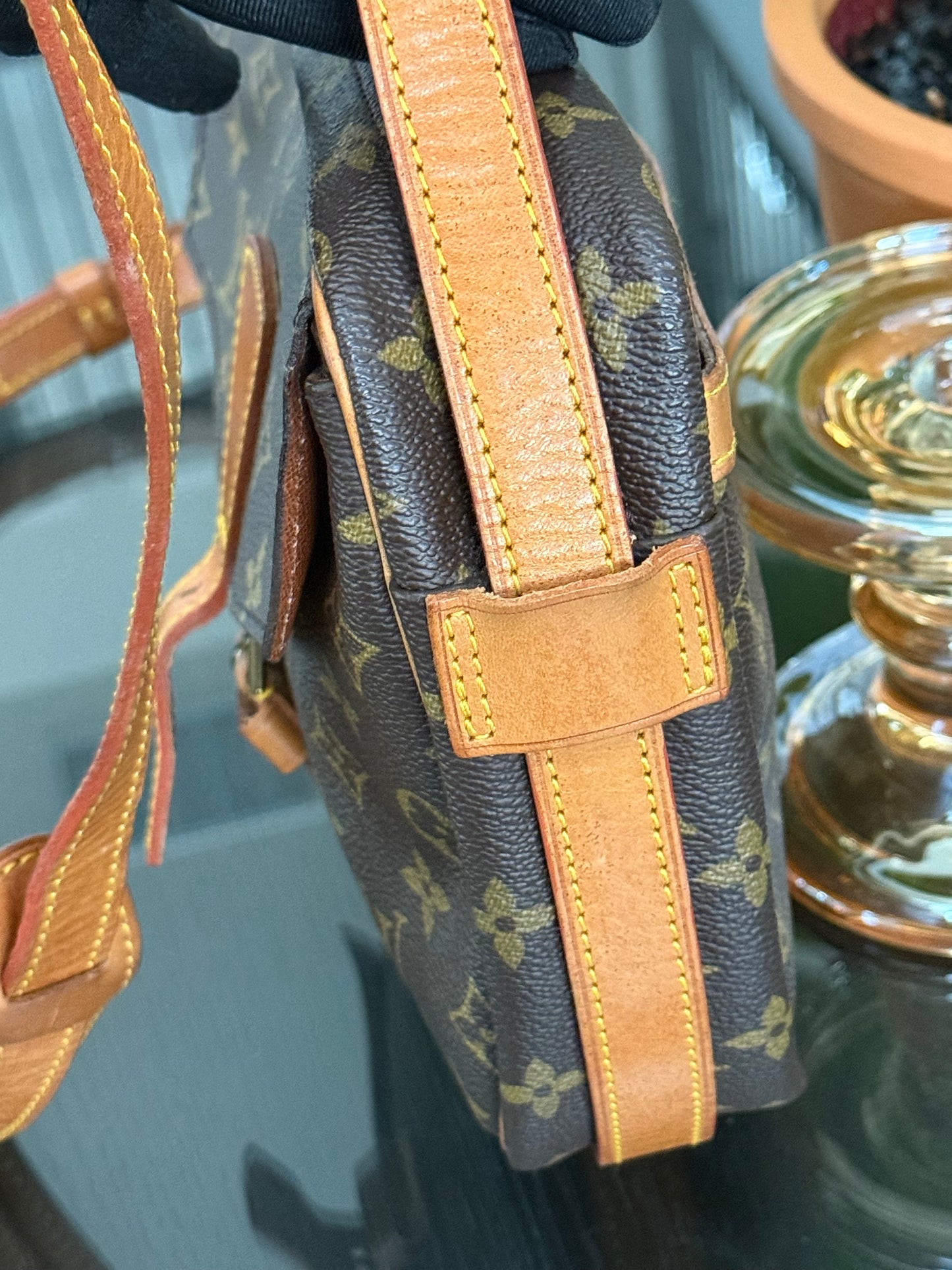 Jeaunefille GM Crossbody - 📅 Year: 1988