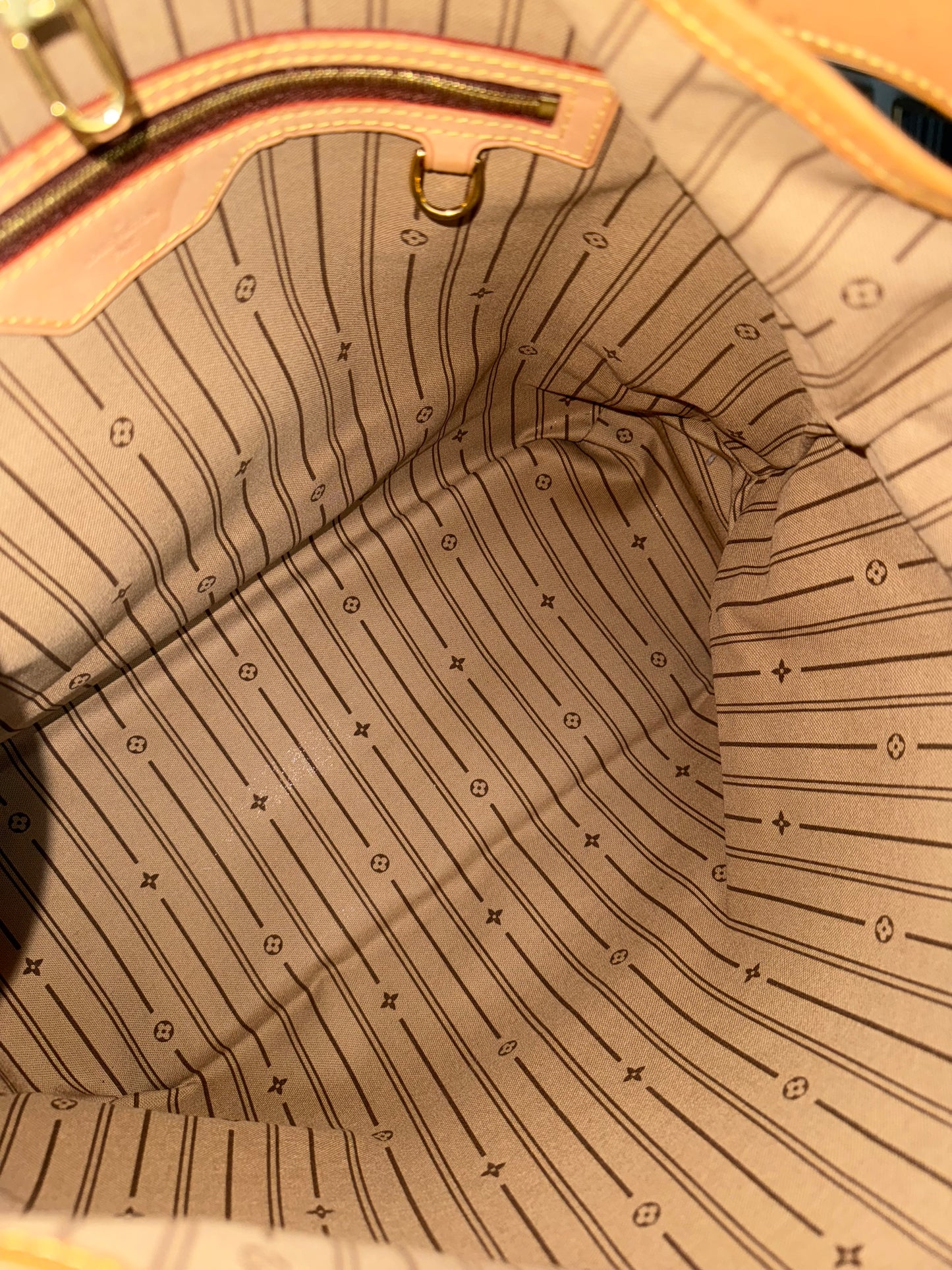 Delightful MM with Dustbag 📅 Year: 2010