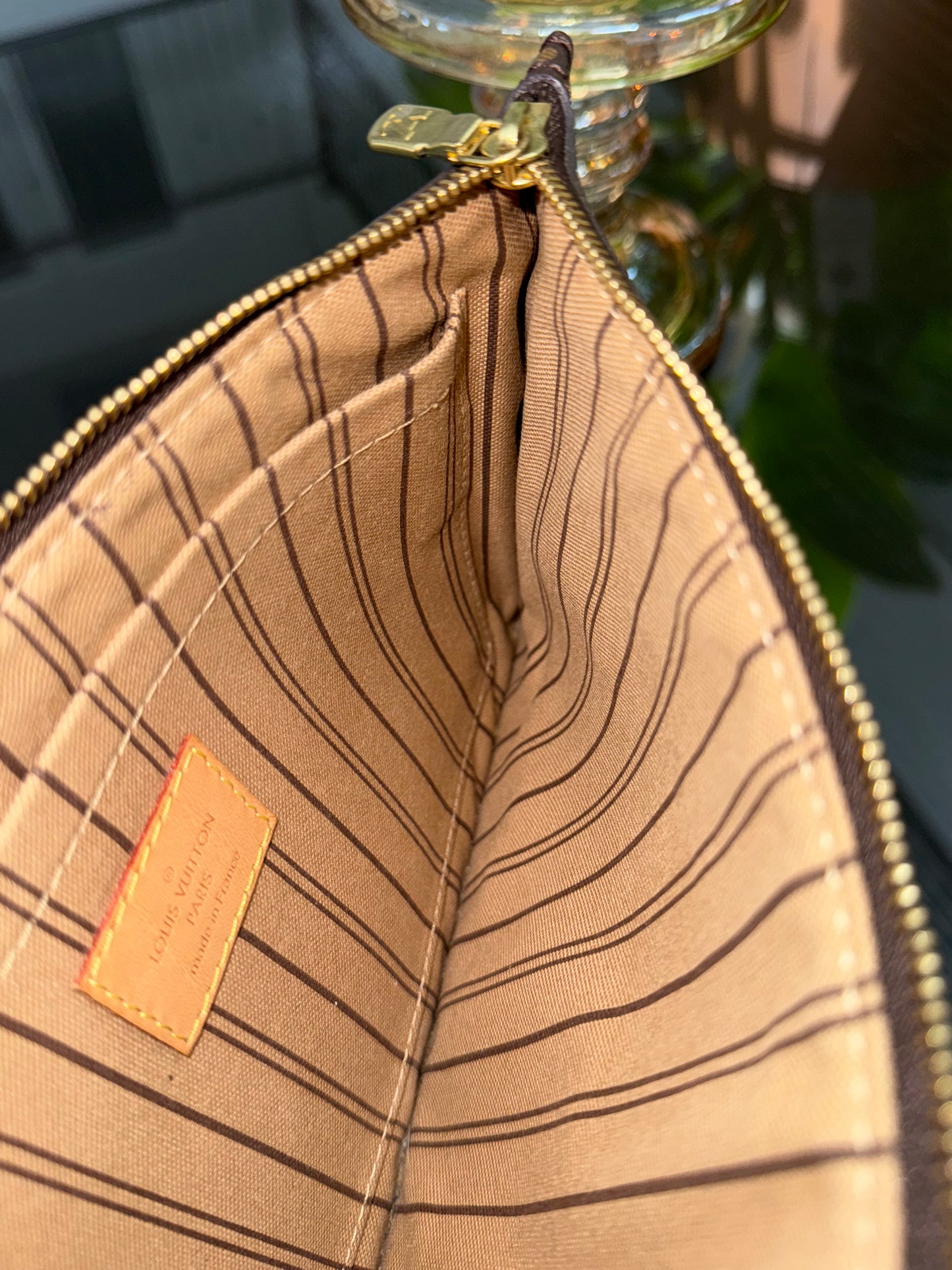 Neverfull MM Pouch-🗓️ Year: 2016