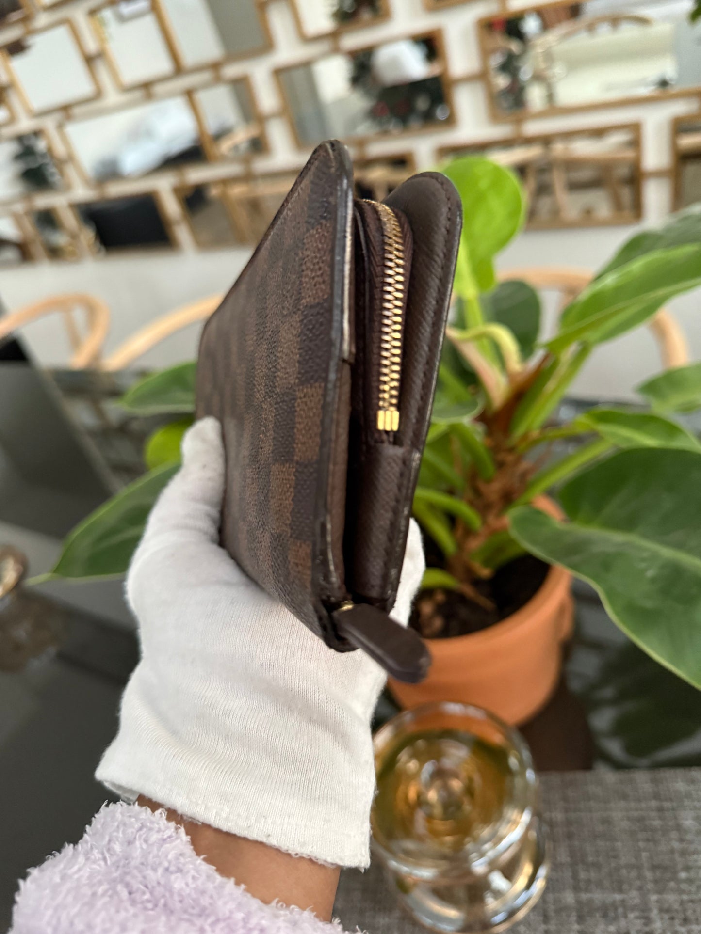 Insolite Wallet in De -Year 2011