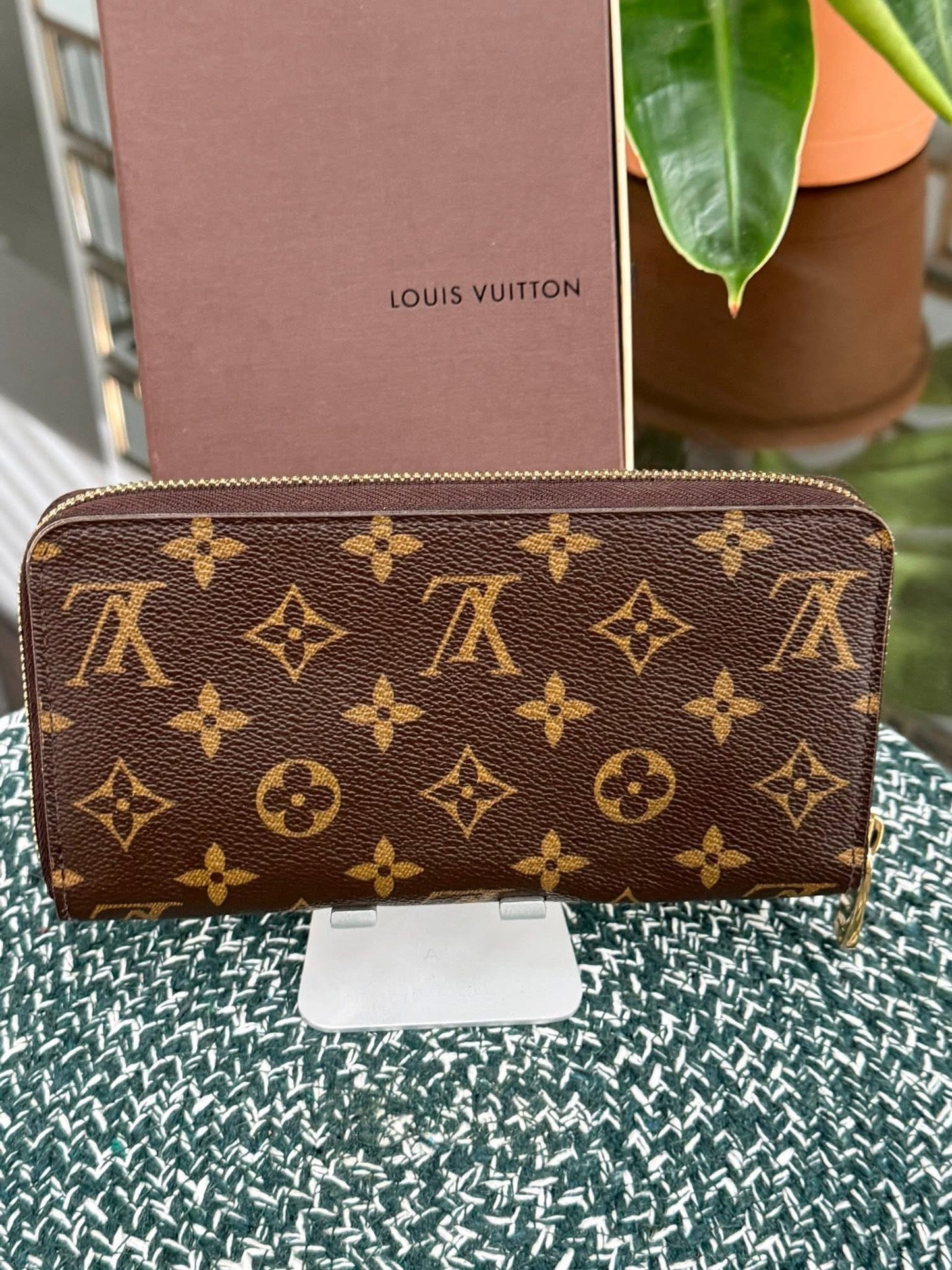 Zippy Long Wallet in Monogram with box 🗓️ Year: 2009
