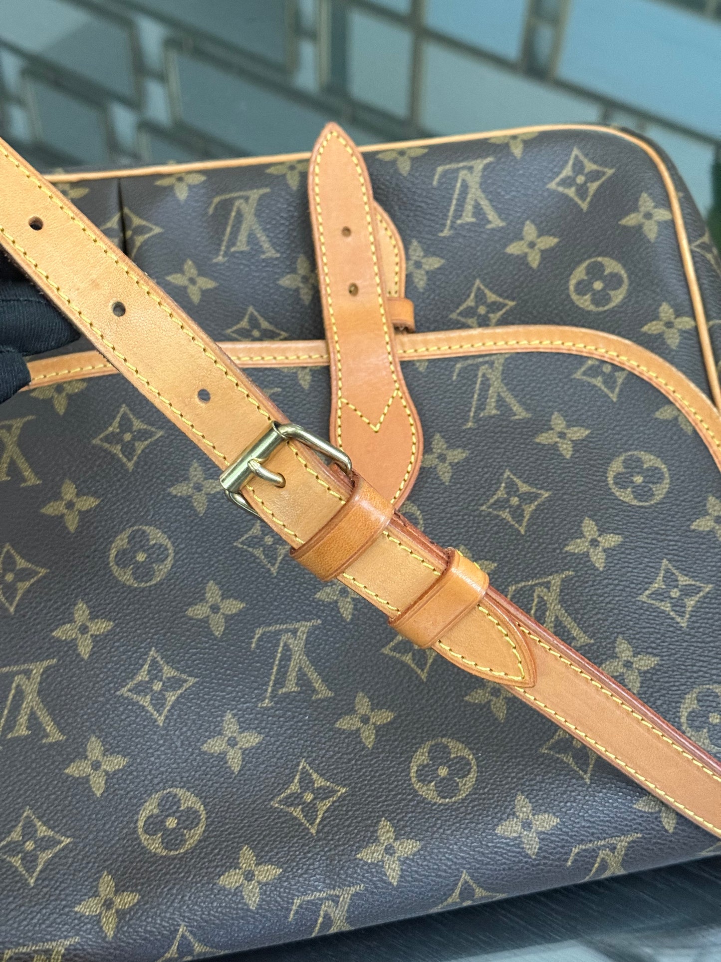 Gibeciere GM Messenger/ Crossbody Bag 📅 Year: 1994