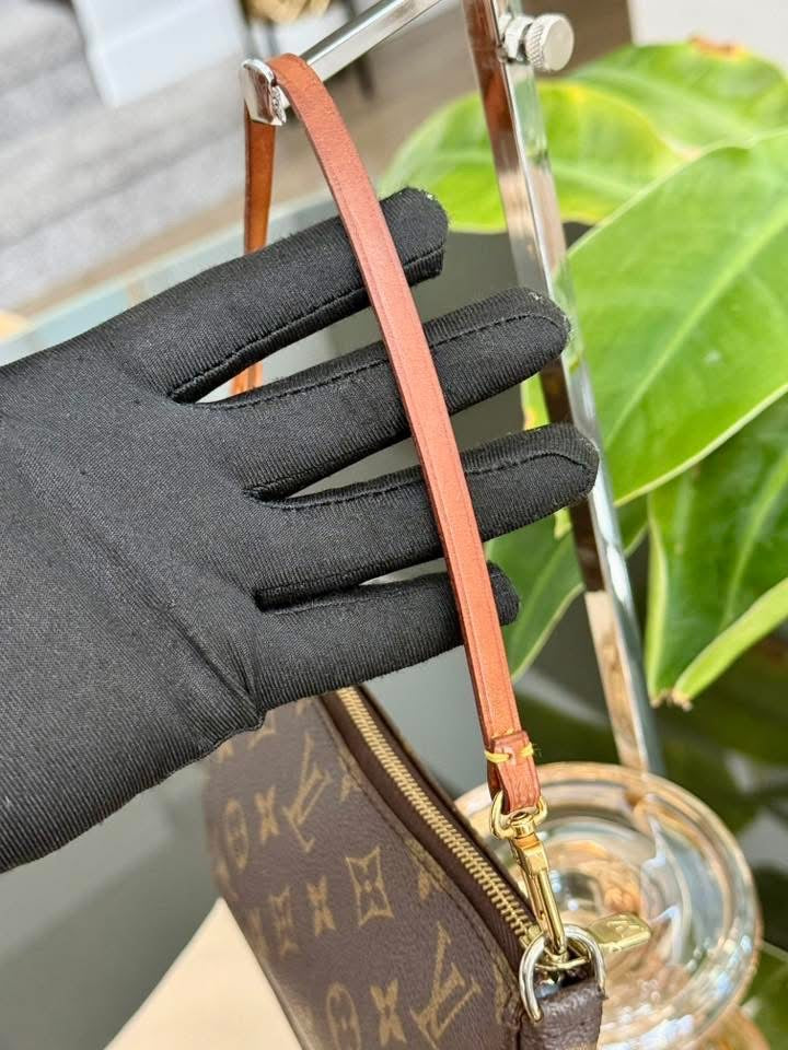 Pochette Accessories with Dustbag 📅 Year: 1999
