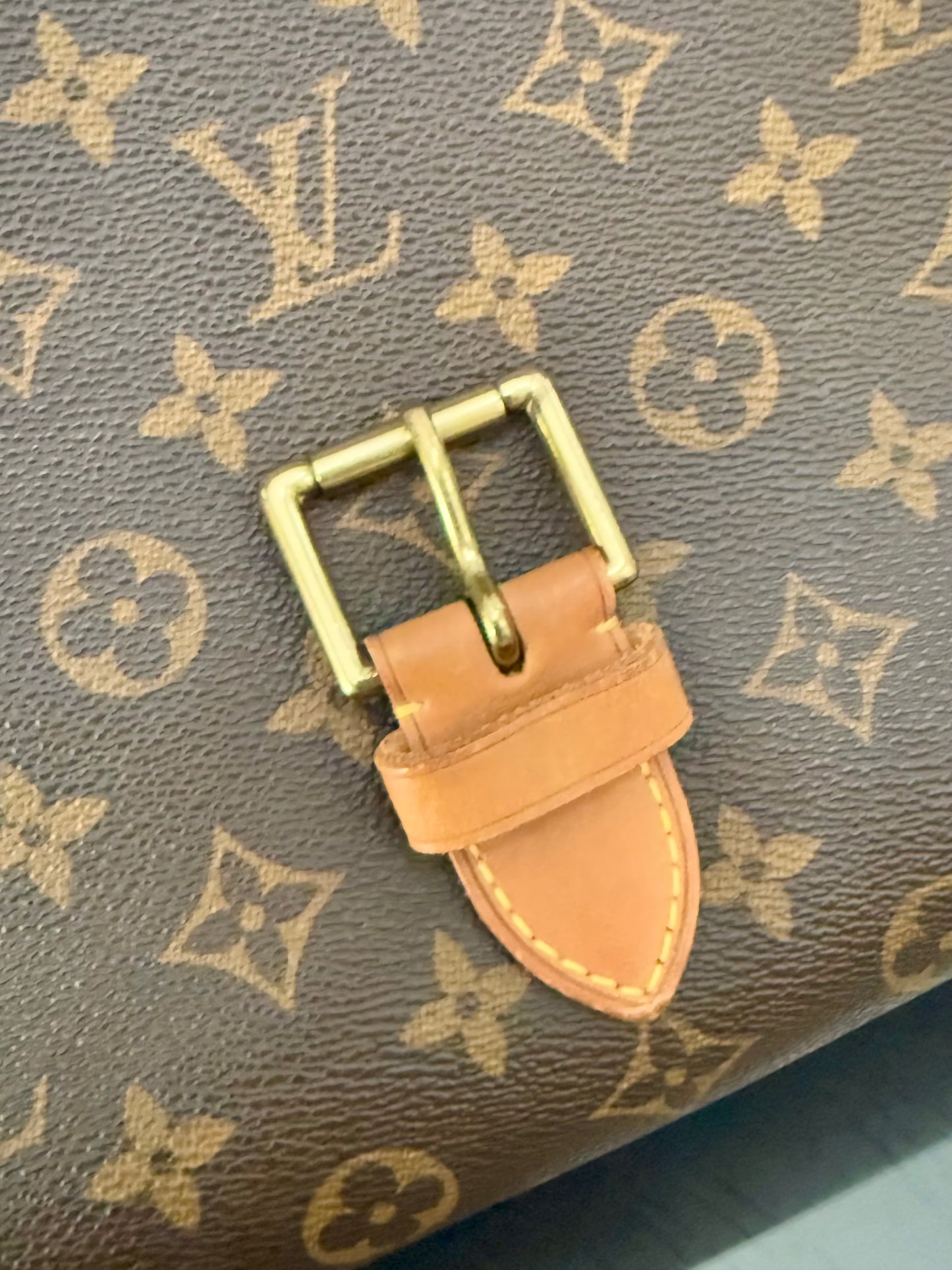 Beverly GM Satchel Crossbody - 📅 Year: 1996