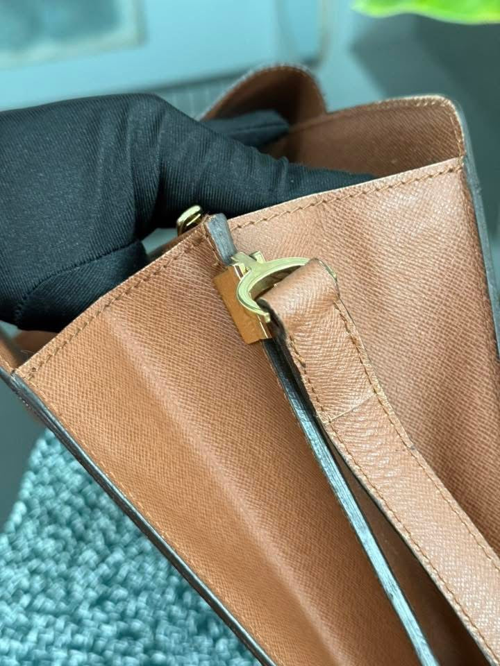 Courcelles Shoulder/ Crossbody bag 📅 Year: 1997