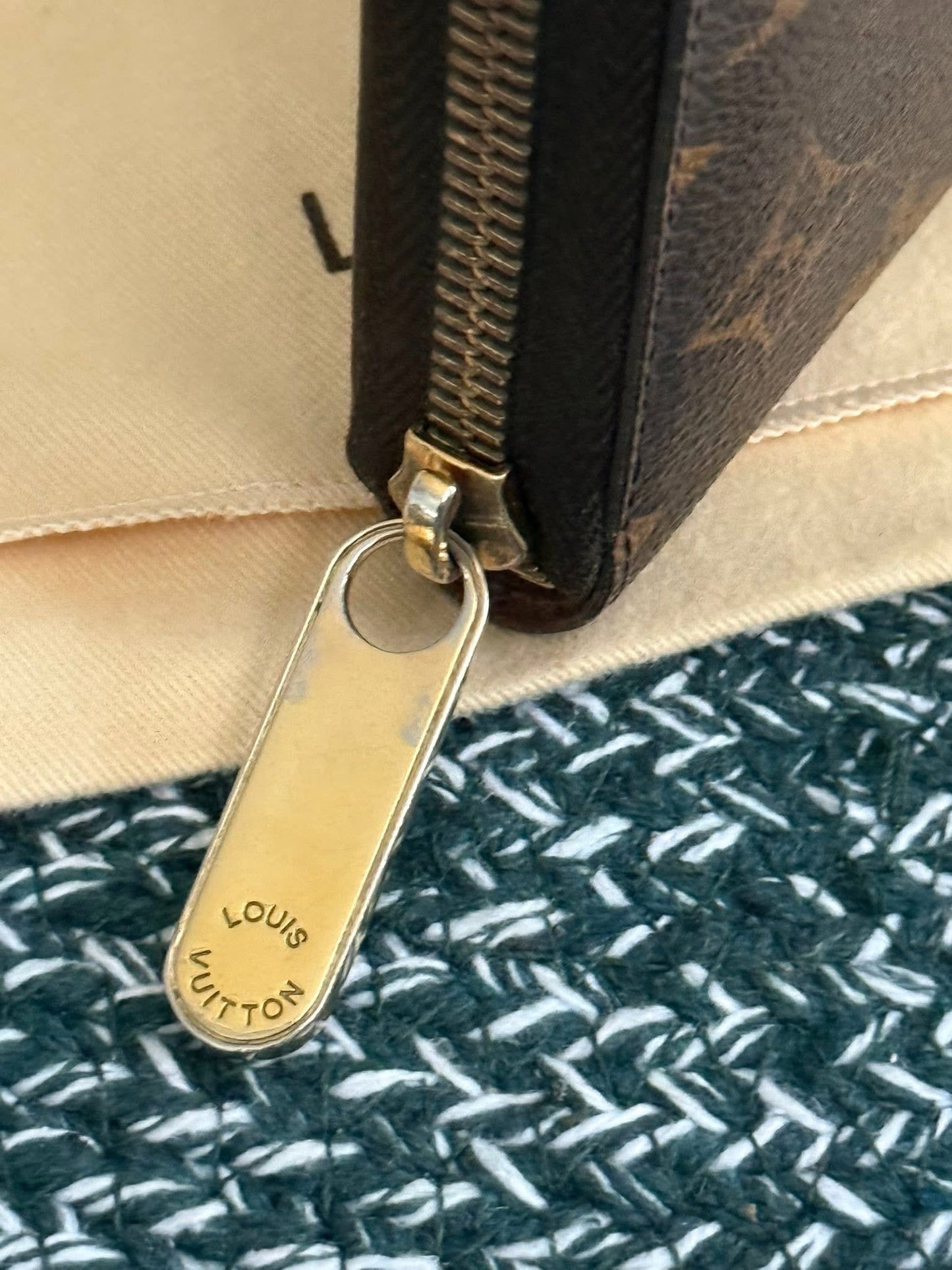 Zippy Long Wallet in Monogram with Dustbag 🗓️ Year: 2011