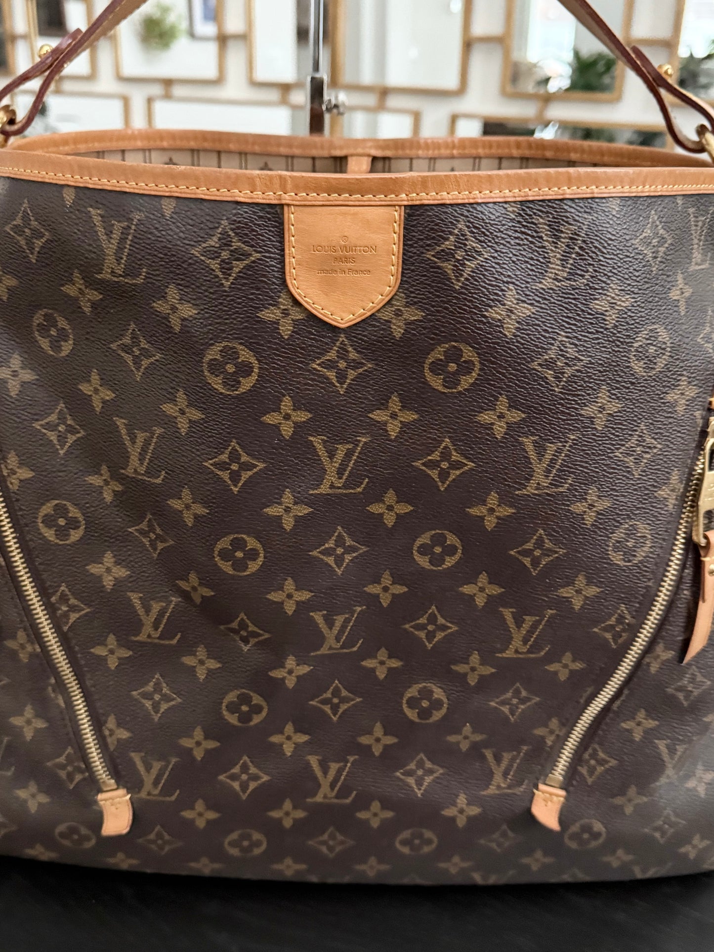 Delightful GM with Dustbag 🌹📅 Year: 2011