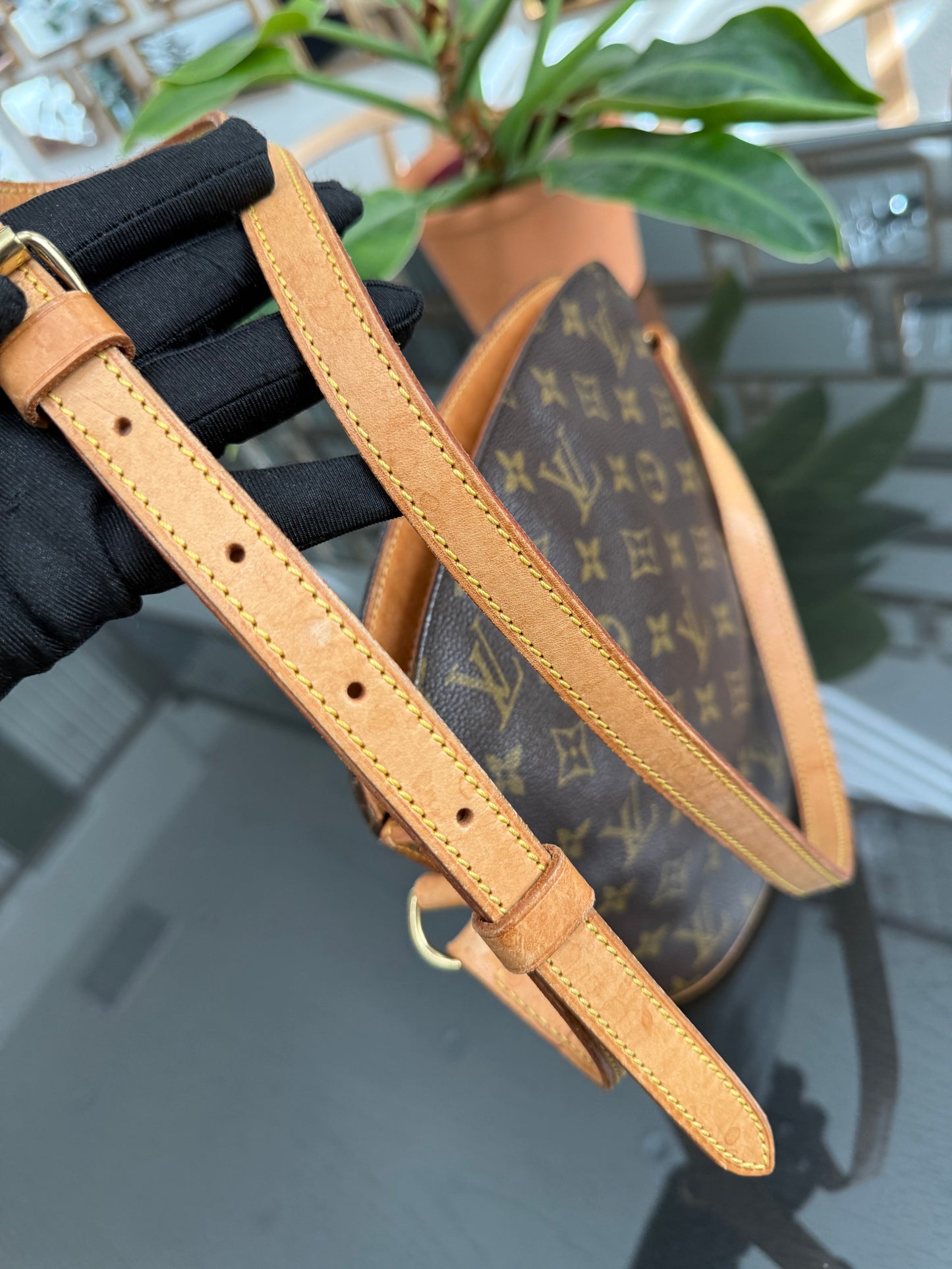 Drouot Crossbody 📅 Year: 1997