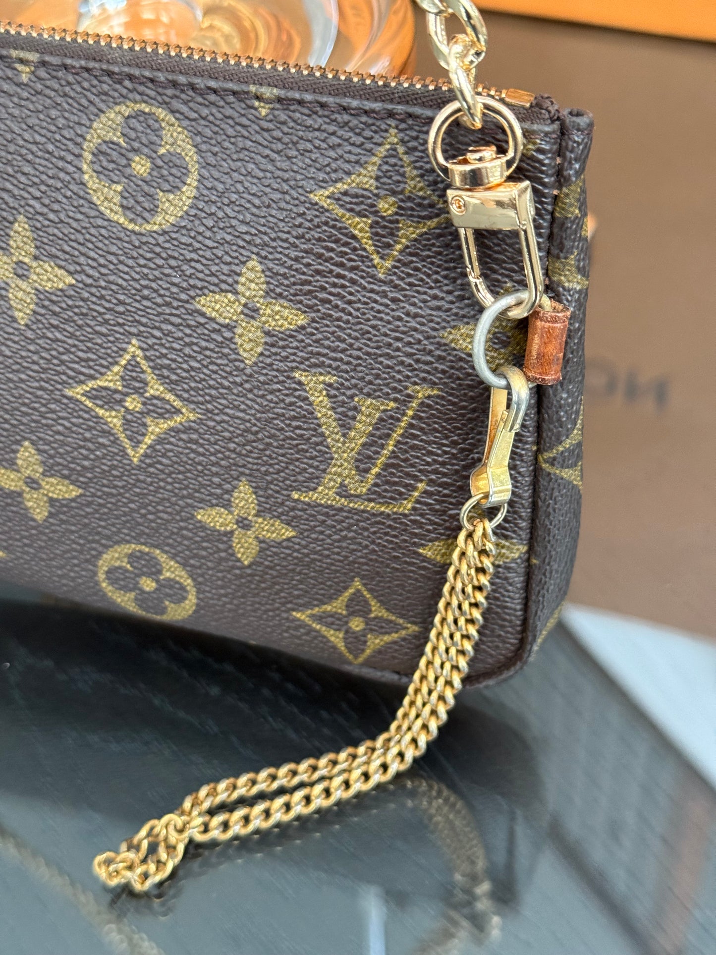 Sac Shopping Pouch with Generic Gold Strap