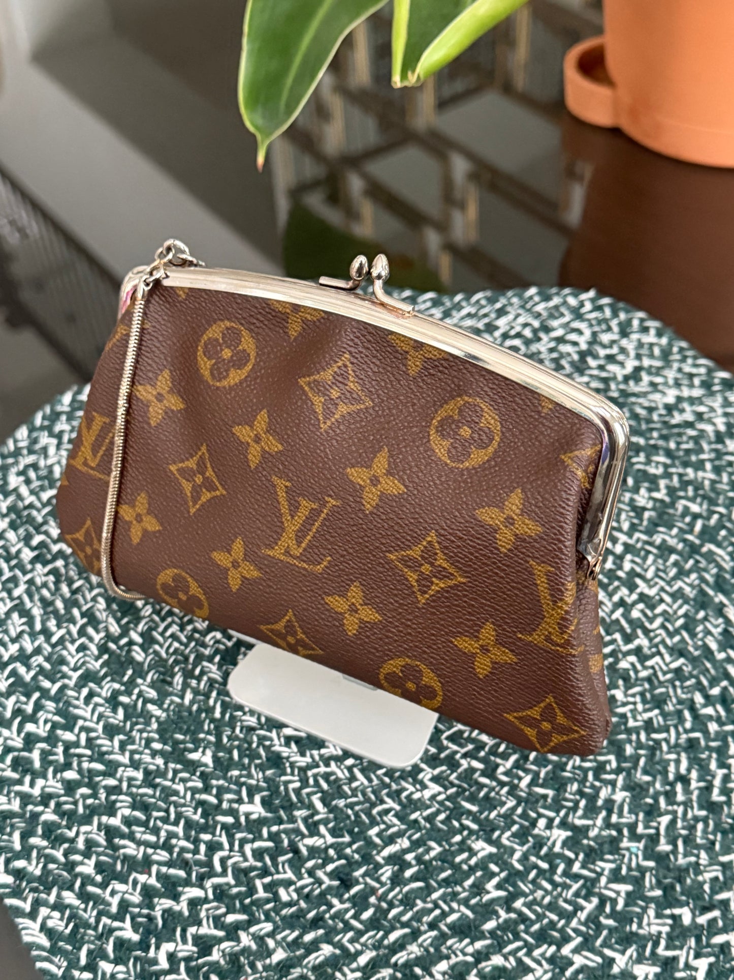Vintage Monogram Kisslock Pouch🗓️