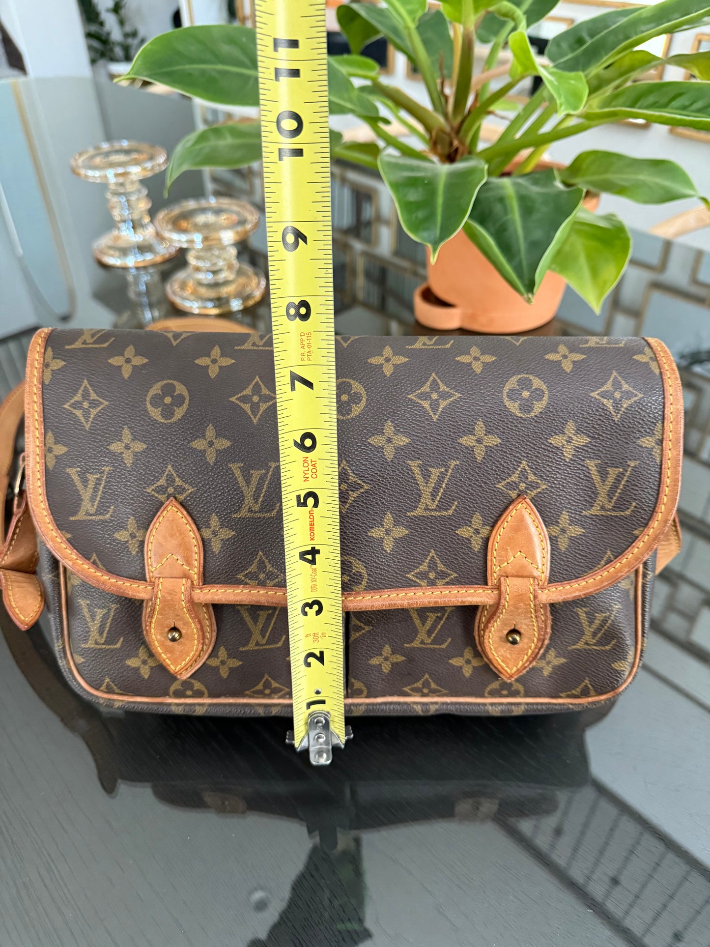Gibeciere MM Crossbody Messenger -
📅 Year: 1991