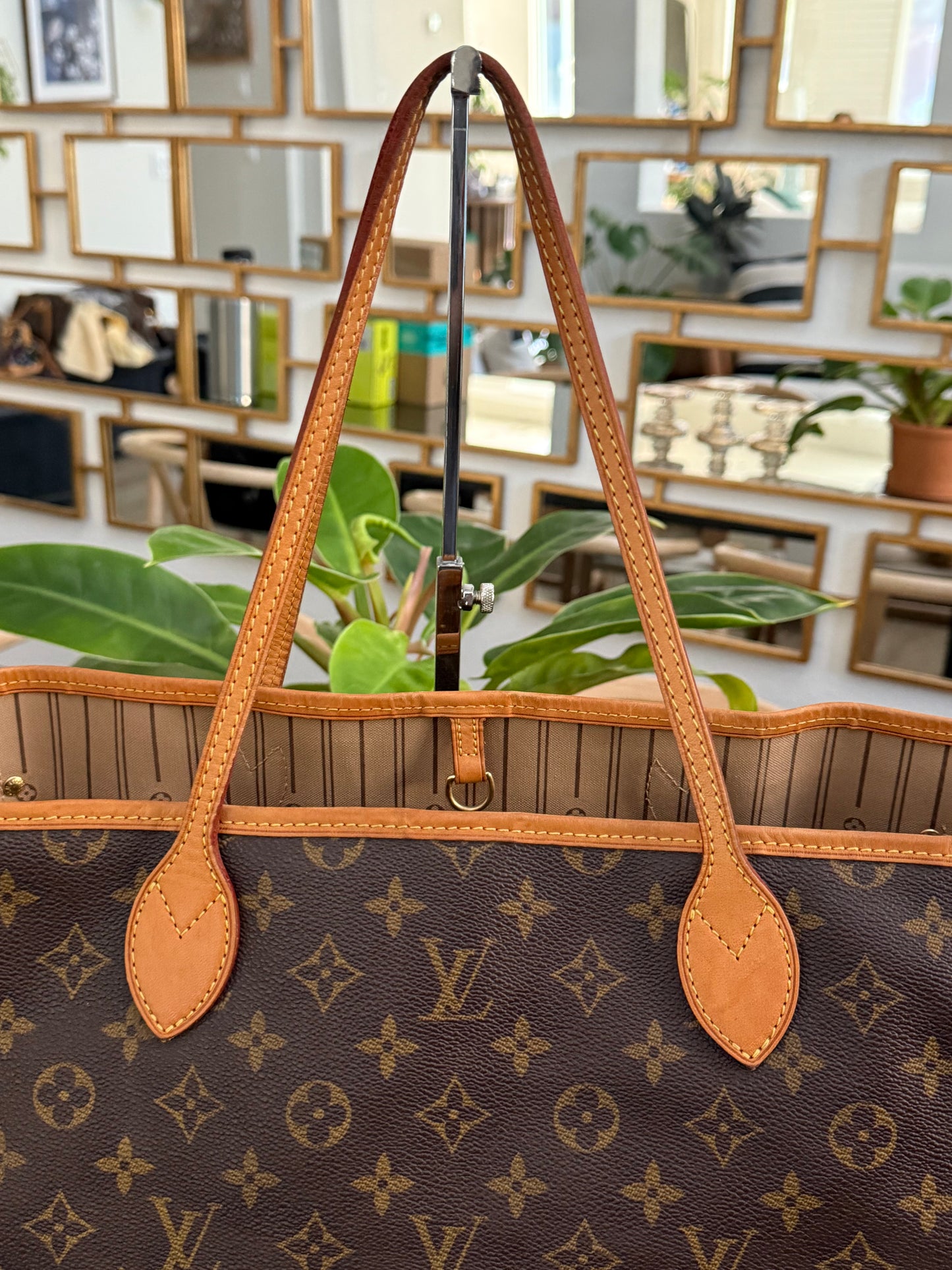 Neverfull GM with Dustbag and twilly -📅 Year: 2009