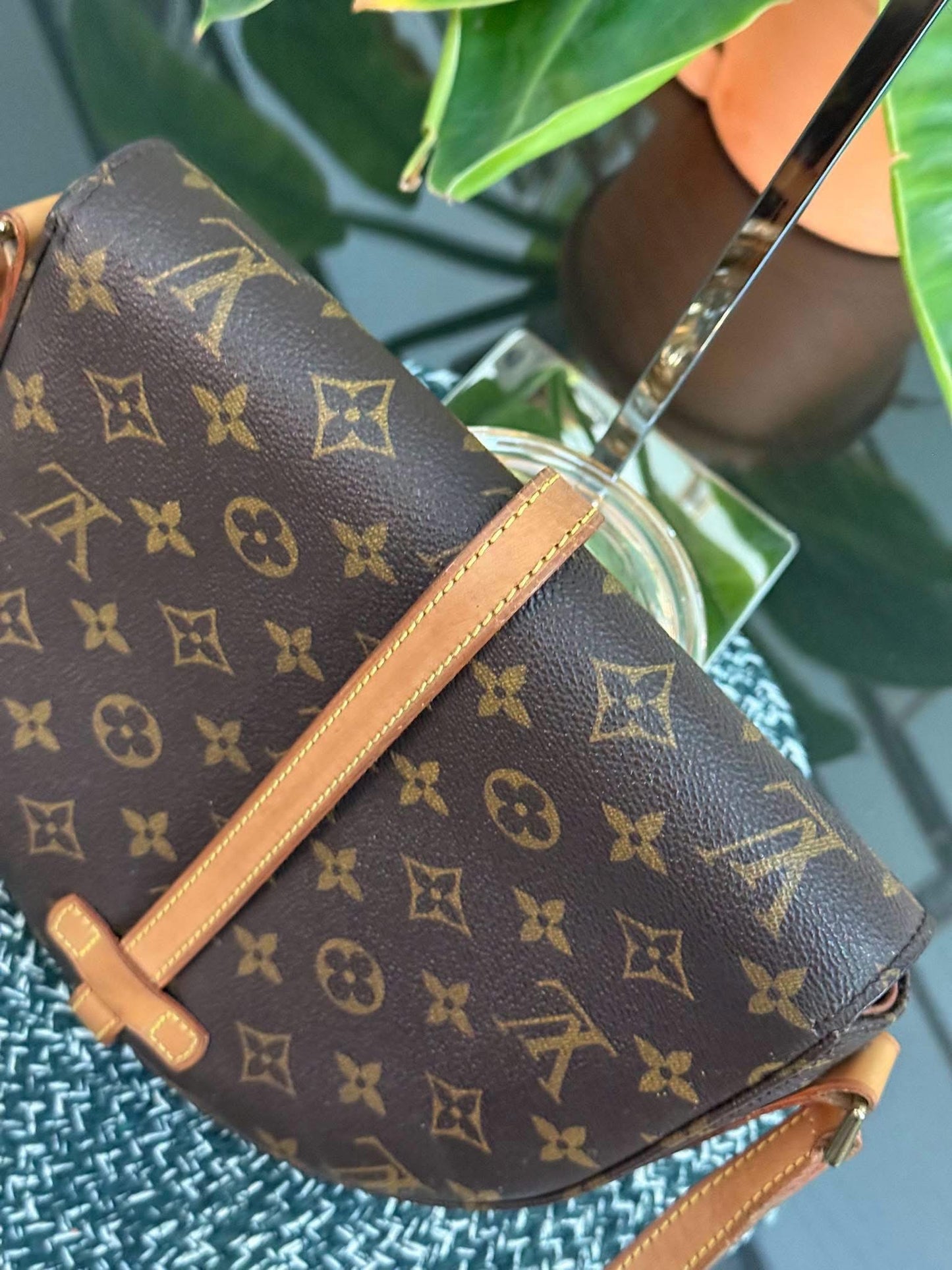 Chantilly MM Crossbody Bag 🌺 📅 Year: 1995